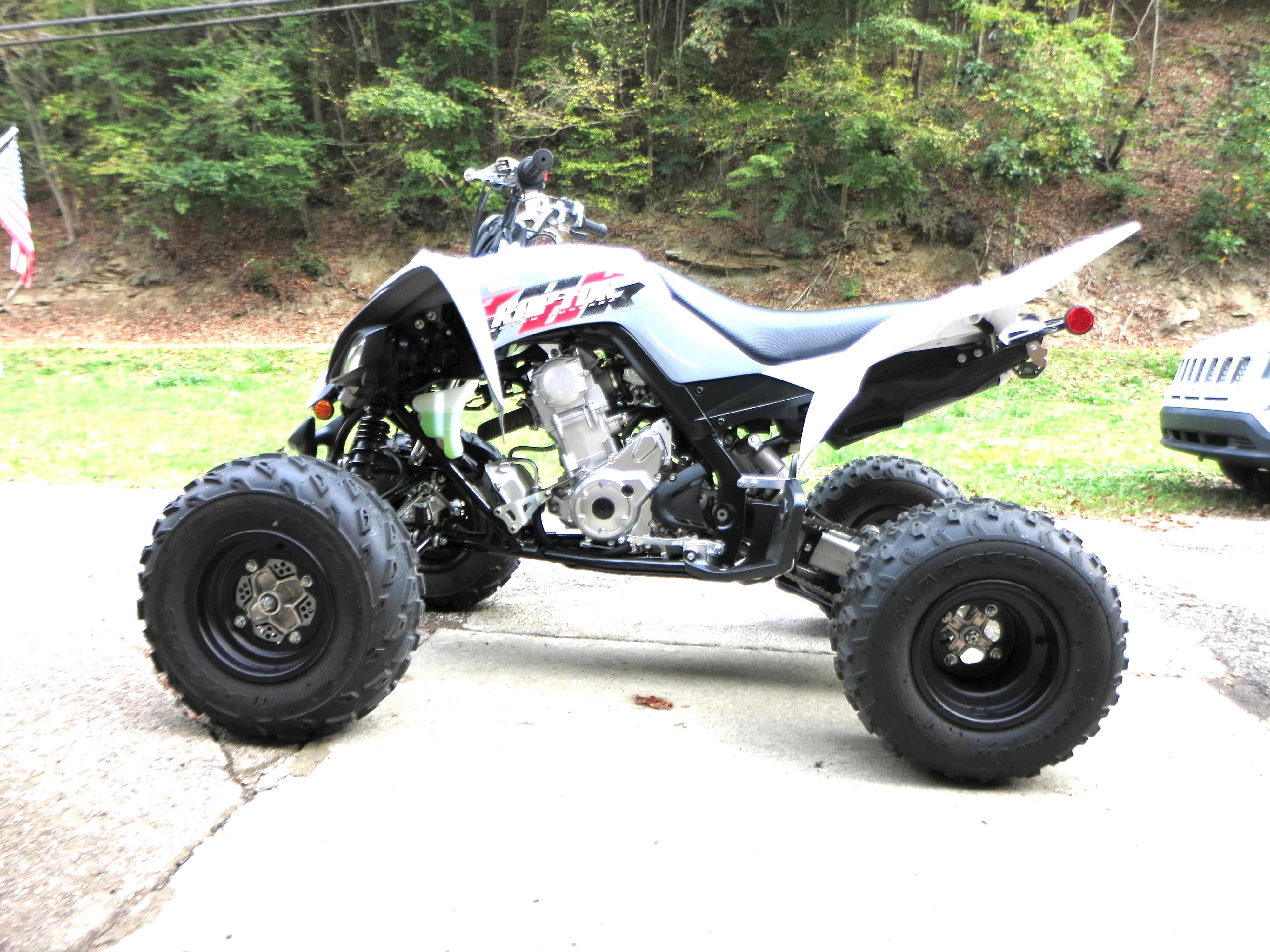 2025 Yamaha Raptor 700 - Photo 2