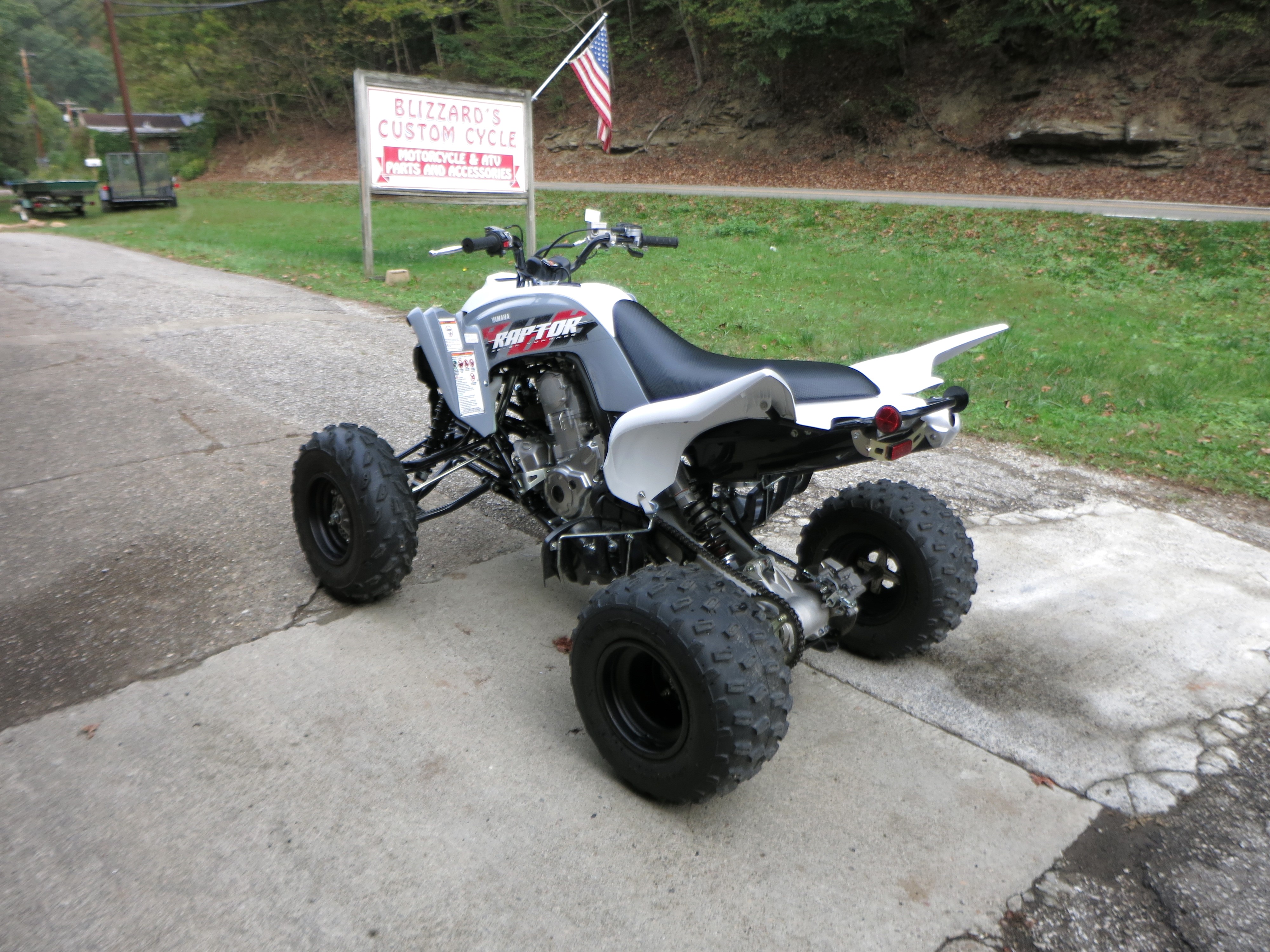 2025 Yamaha Raptor 700 - Photo 3
