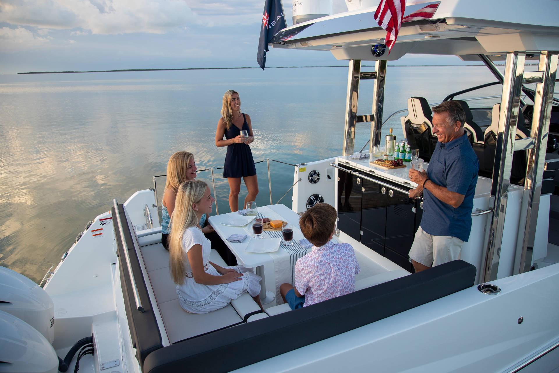 leader-12.5-exterior-family