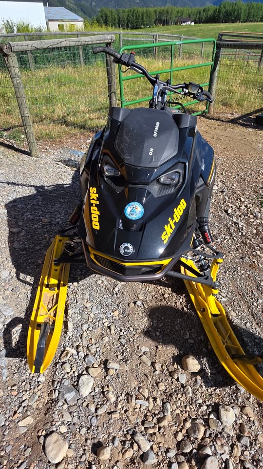 スキー R's New Inventory Star Valley Ski-Doo Thayne, WY (307) 883-2714