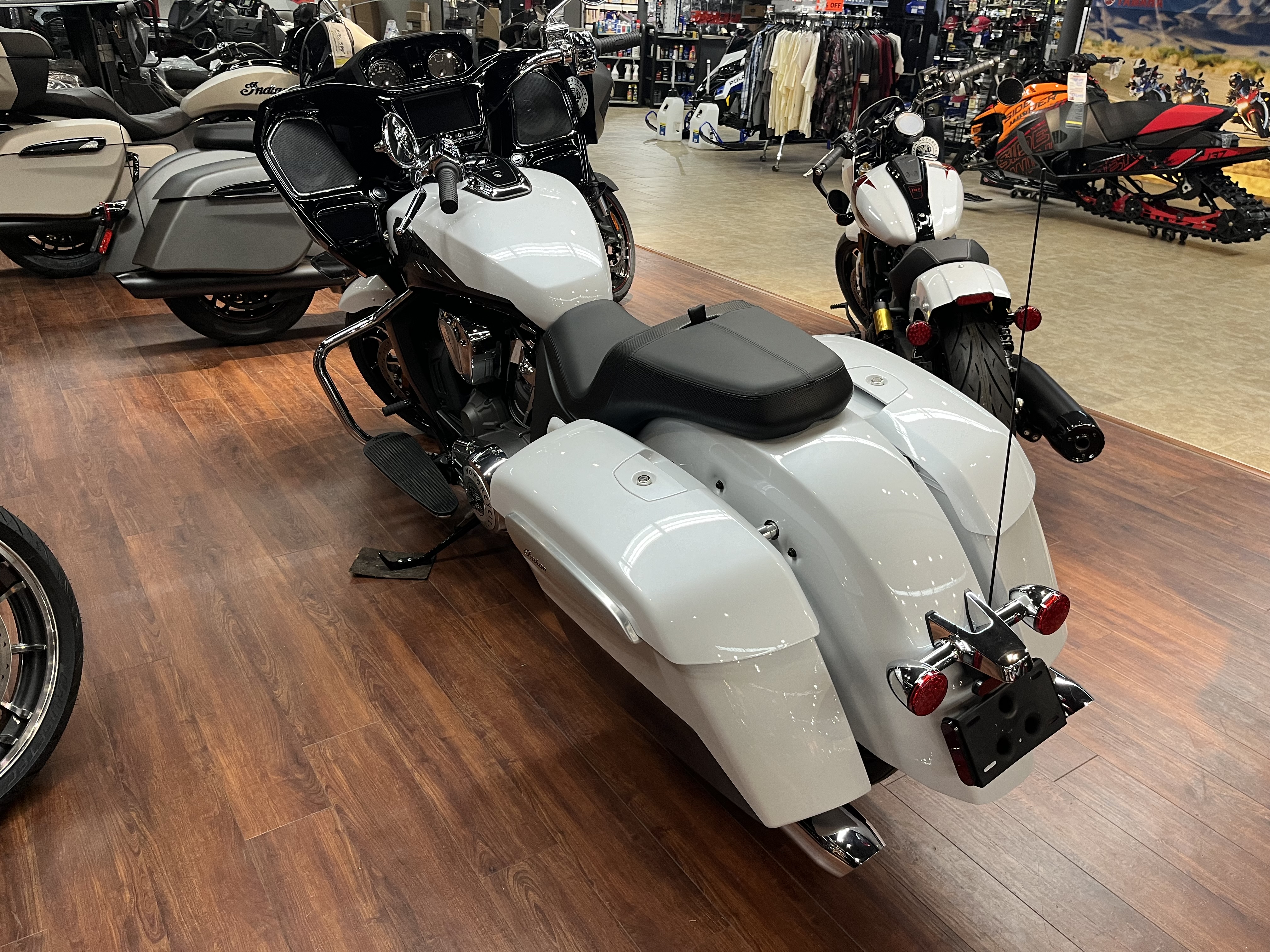2024 Indian Motorcycle Challenger® Limited - Ghost White Metallic