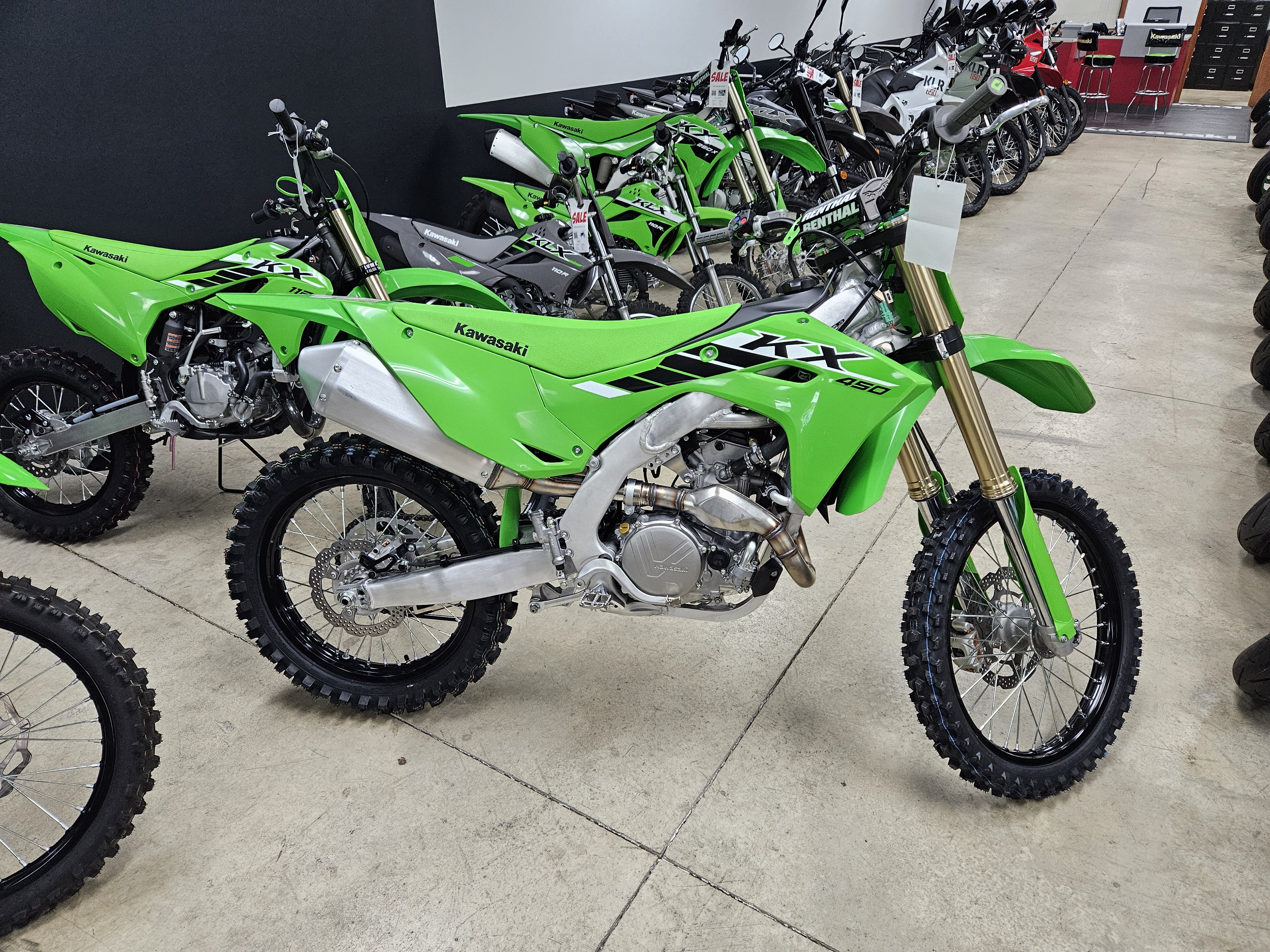 2025 Kawasaki KX 450 - Photo 2