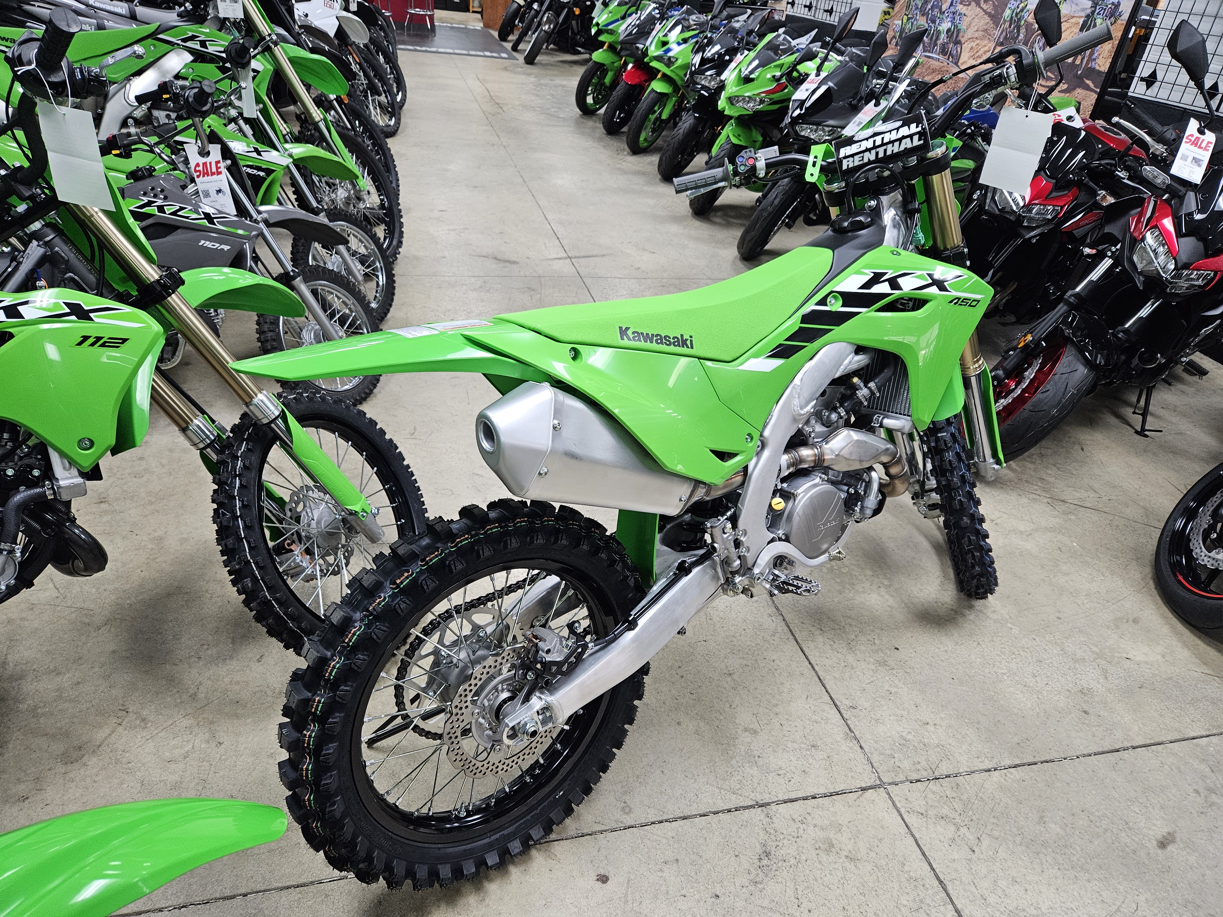 2025 Kawasaki KX 450 - Photo 3