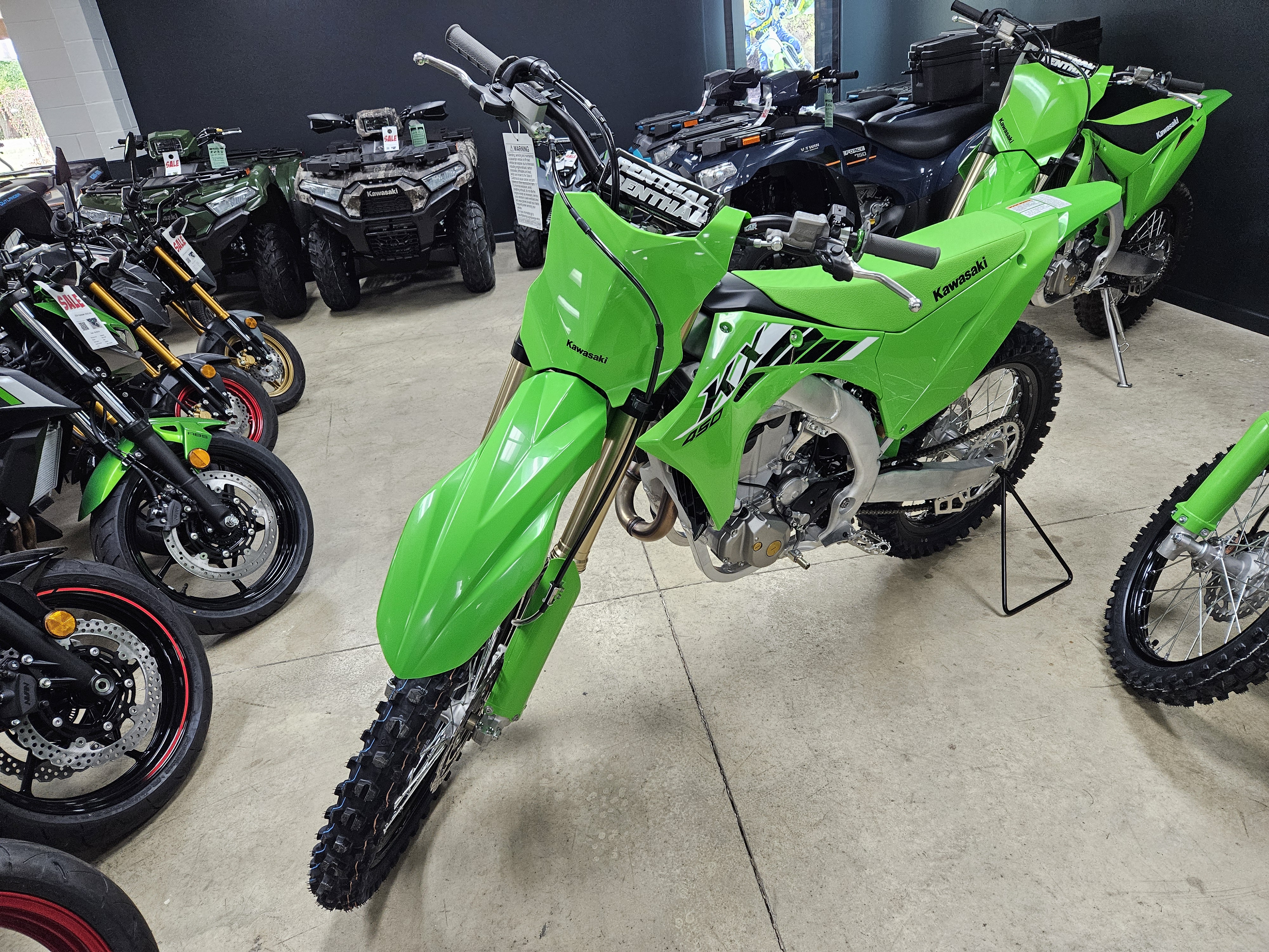2025 Kawasaki KX 450 - Photo 7