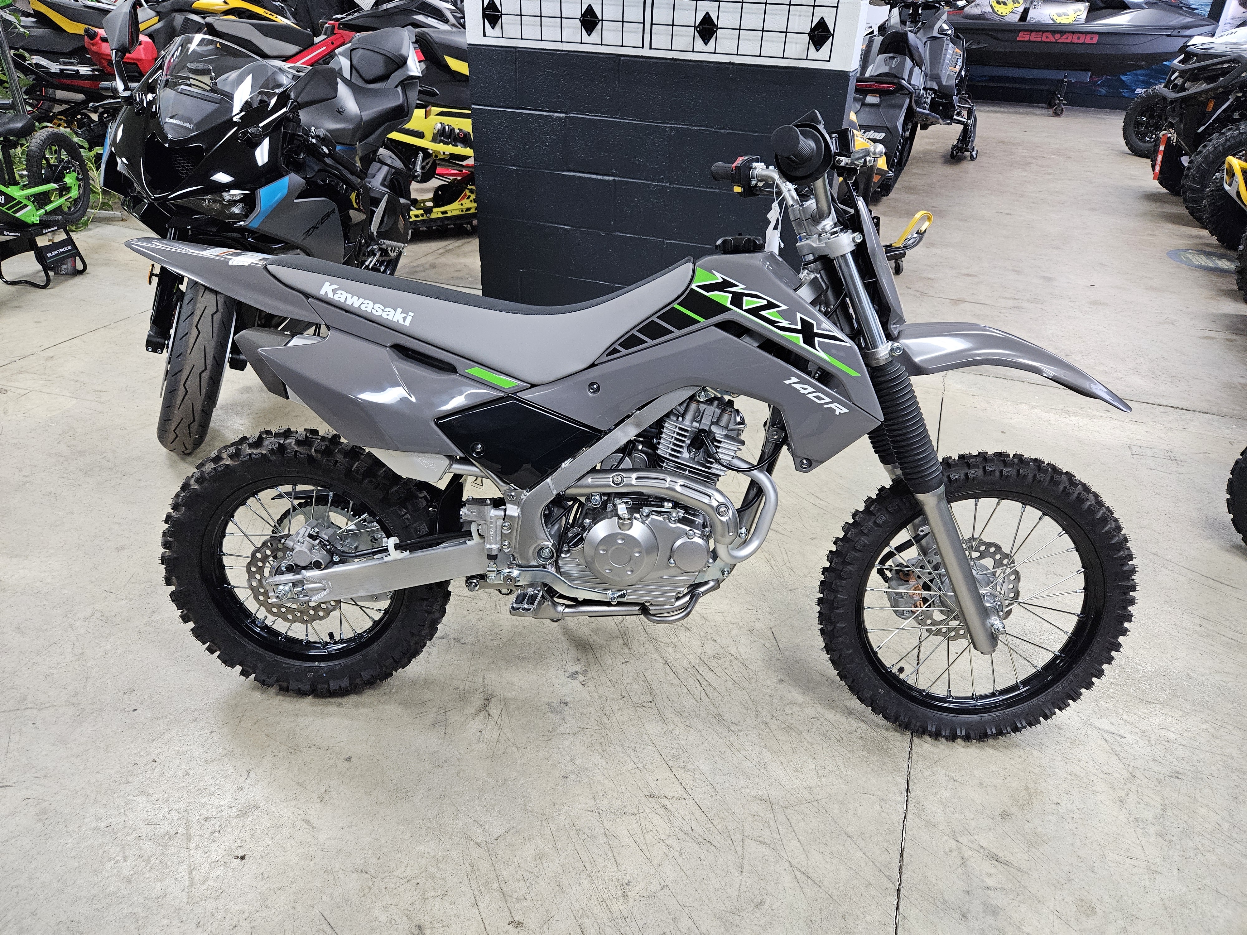 2025 Kawasaki KLX 140R - Photo 2