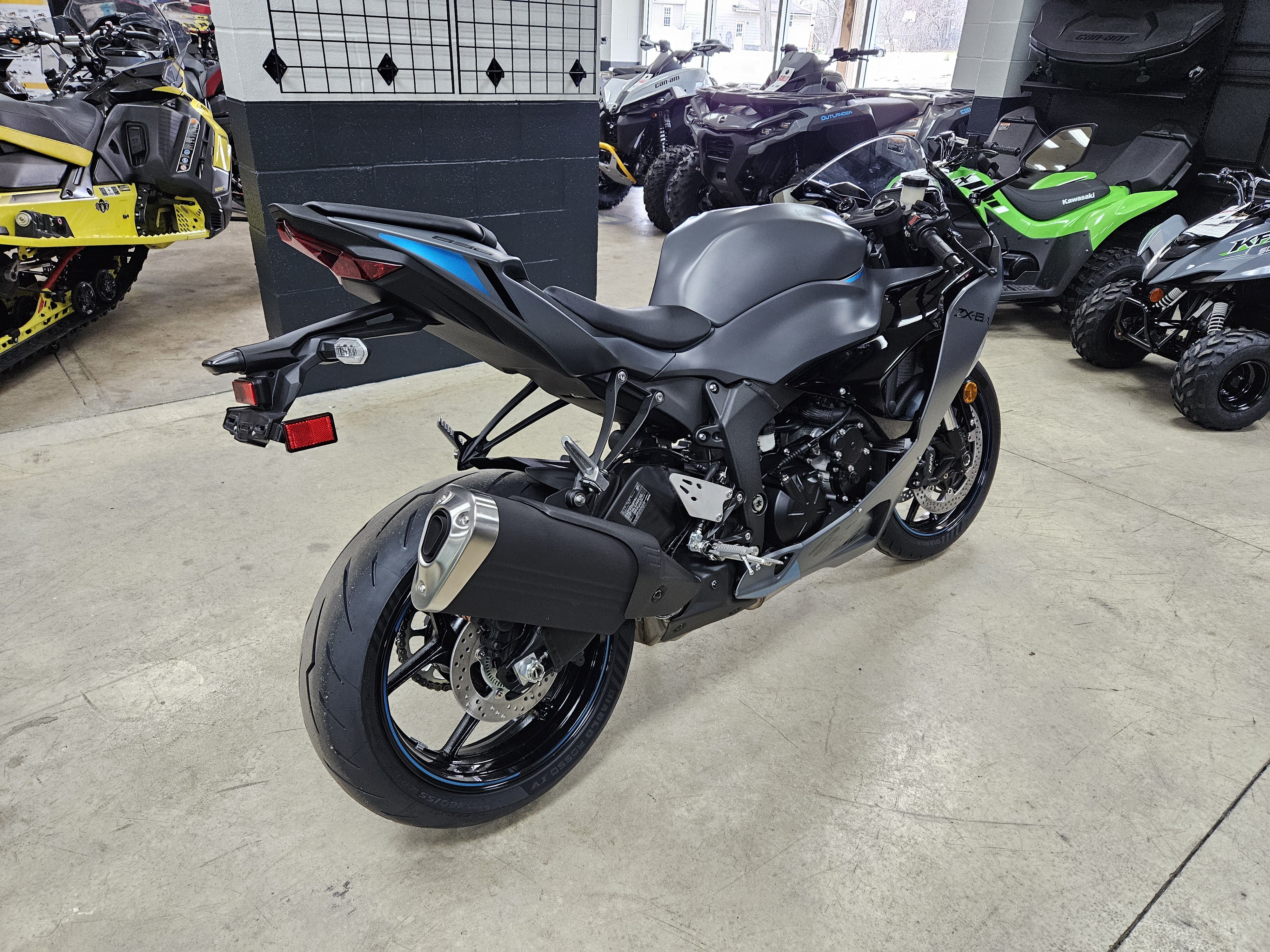 2025 Kawasaki NINJA ZX-6R - Photo 3
