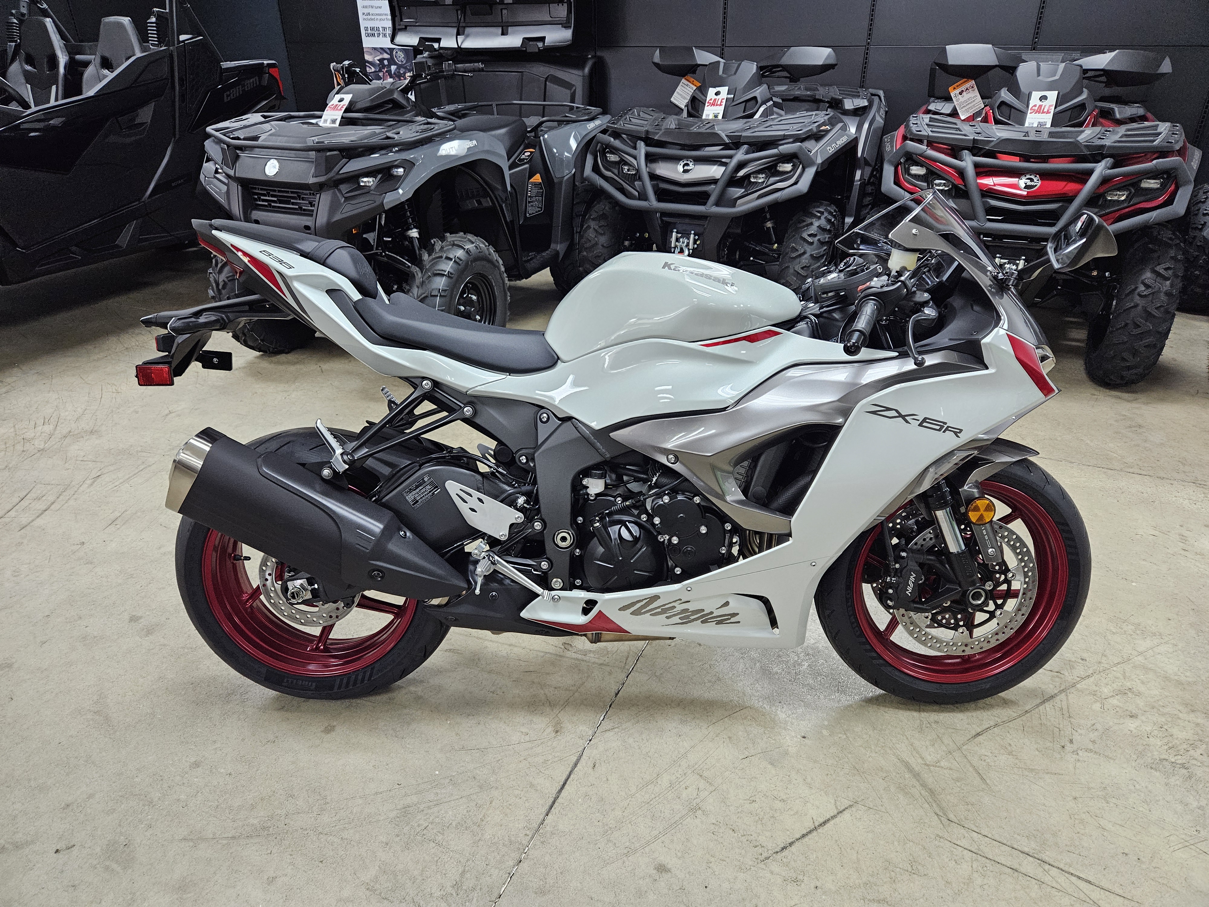 2025 Kawasaki NINJA ZX-6R - Photo 2
