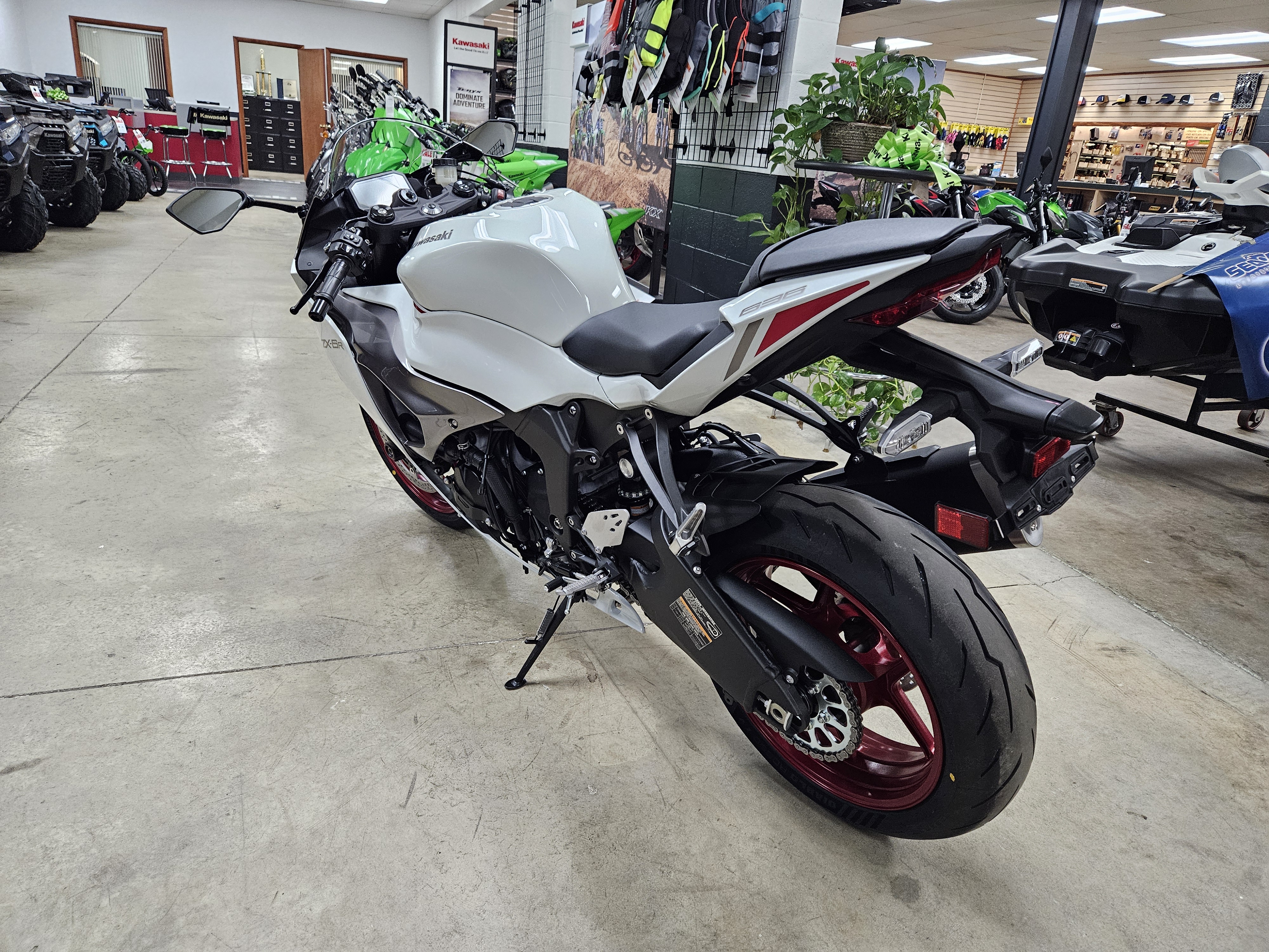 2025 Kawasaki NINJA ZX-6R - Photo 5