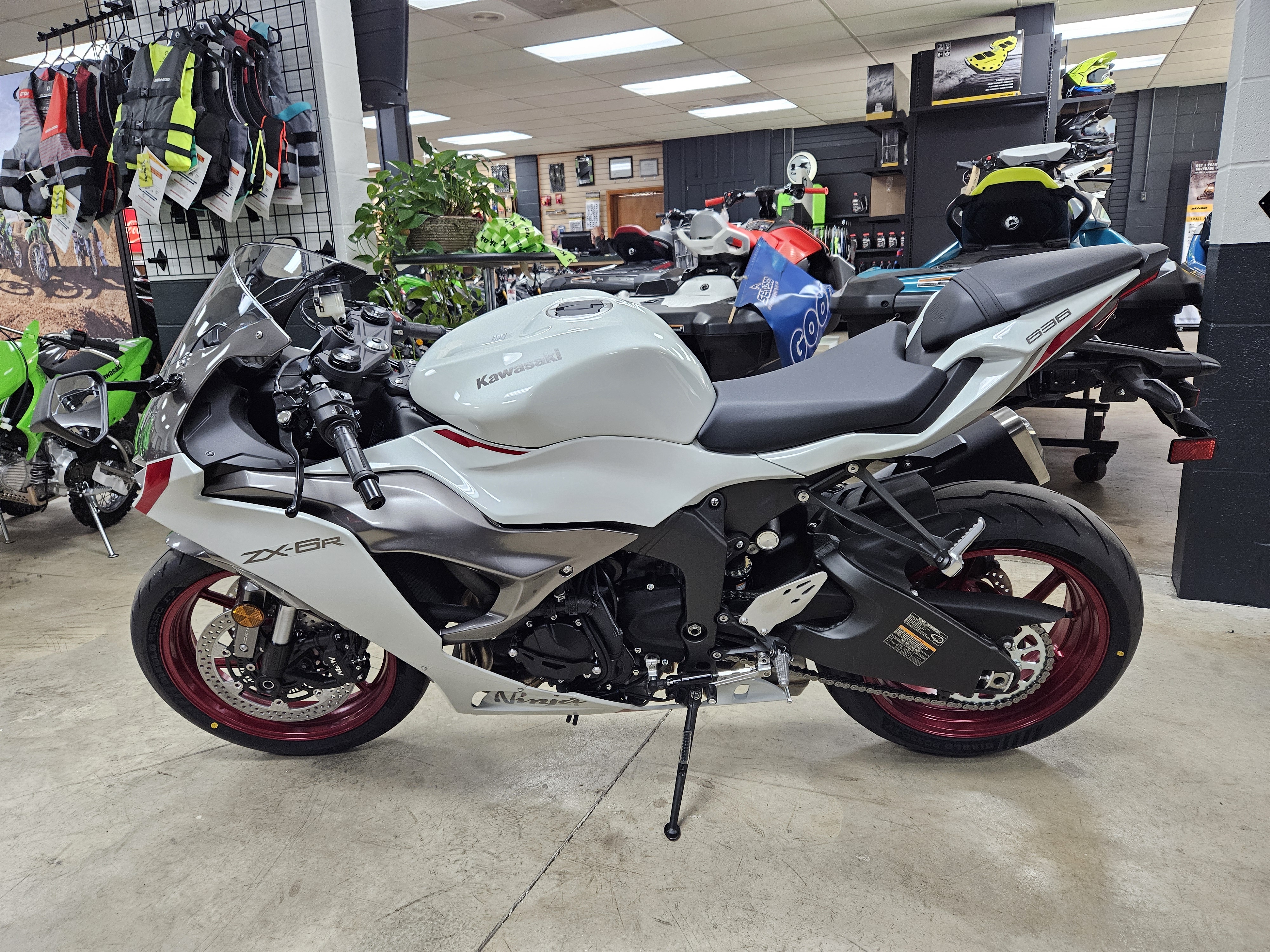 2025 Kawasaki NINJA ZX-6R - Photo 6