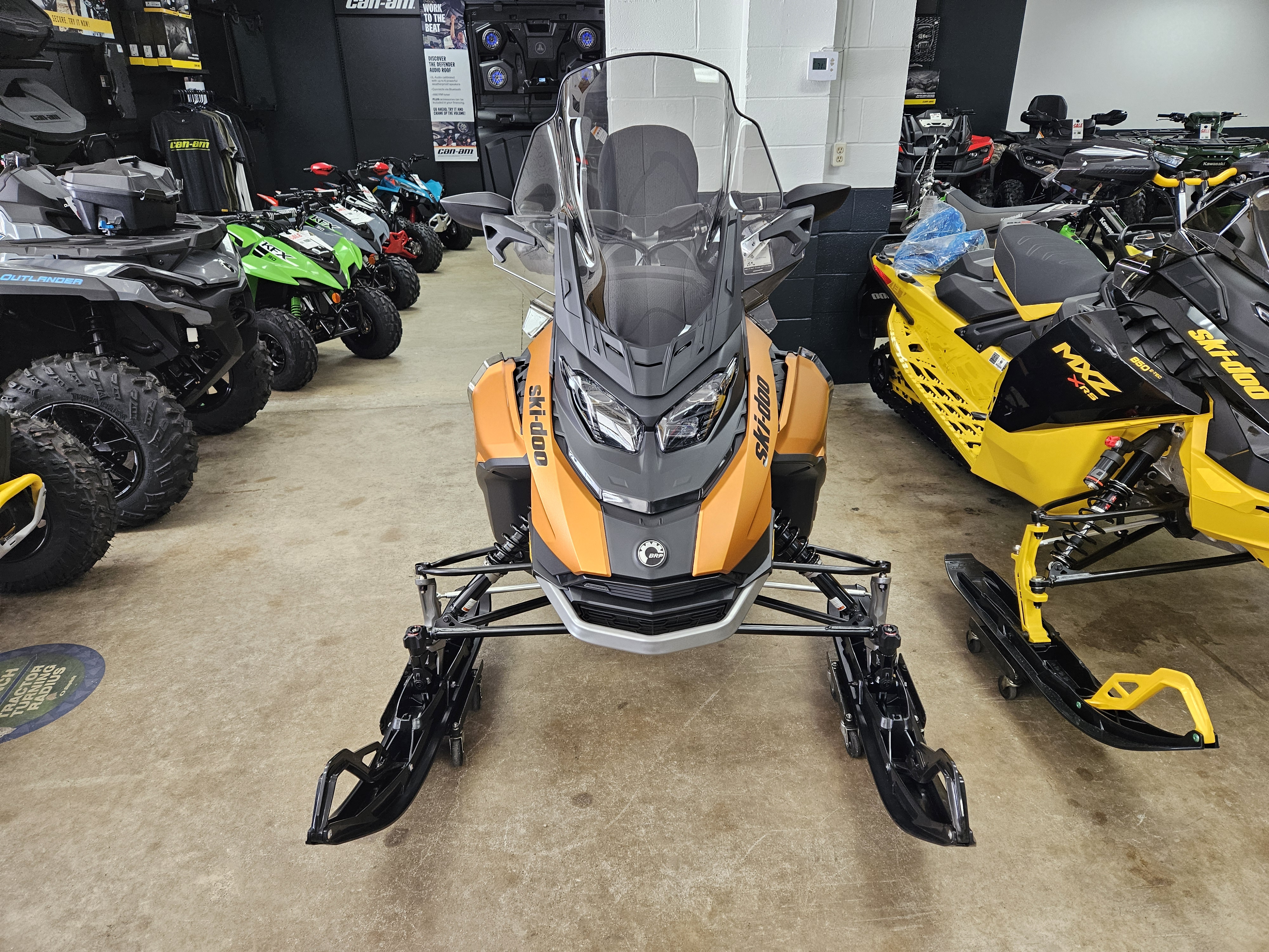 2025 Ski-Doo GRAND TOURING LE PLATINUM 900 TURBO W/10.25" TOUCHSCREEN & 137X1.25" STUDDED SILENT TRACK II - Photo 6