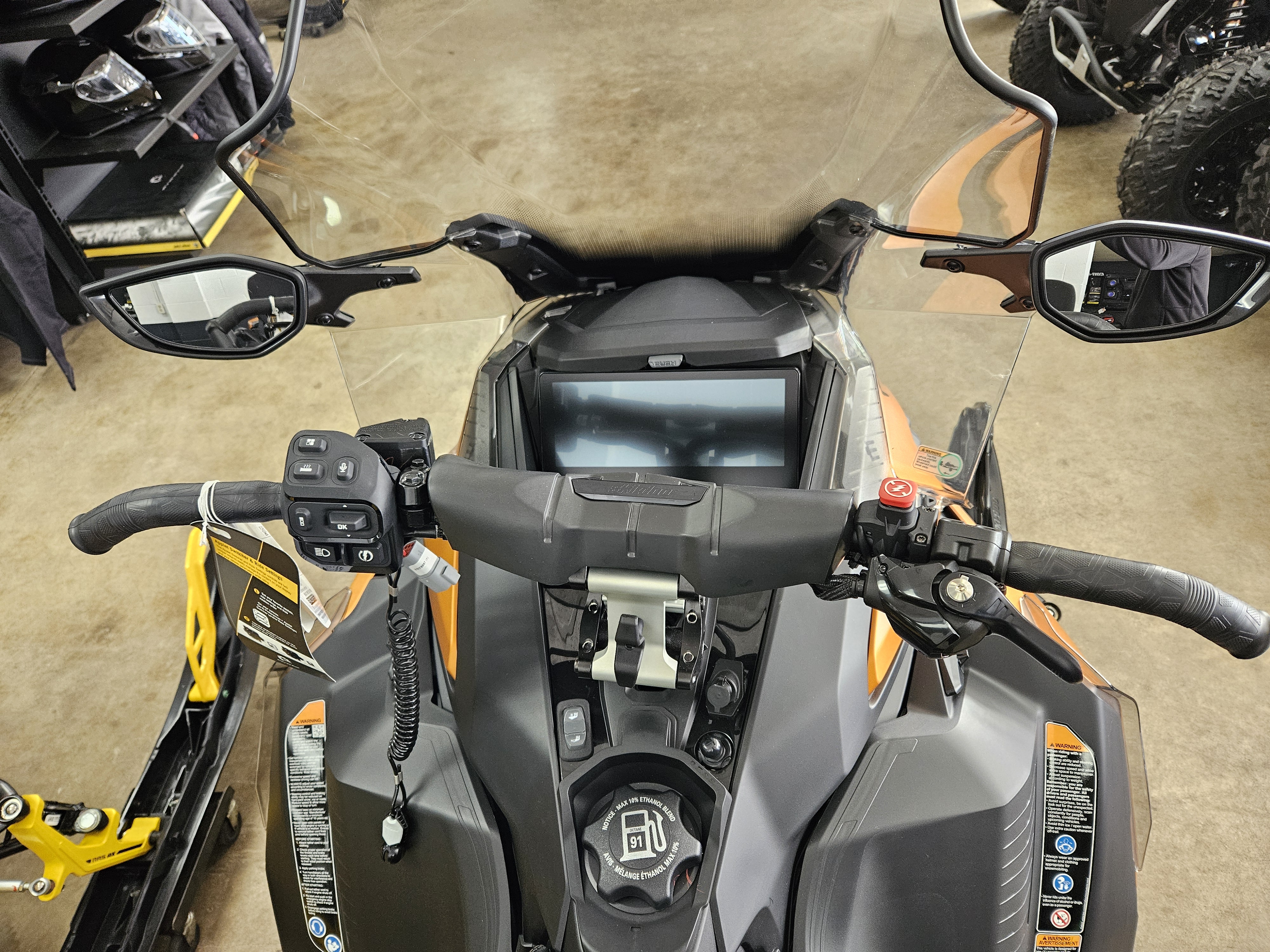 2025 Ski-Doo GRAND TOURING LE PLATINUM 900 TURBO W/10.25" TOUCHSCREEN & 137X1.25" STUDDED SILENT TRACK II - Photo 7