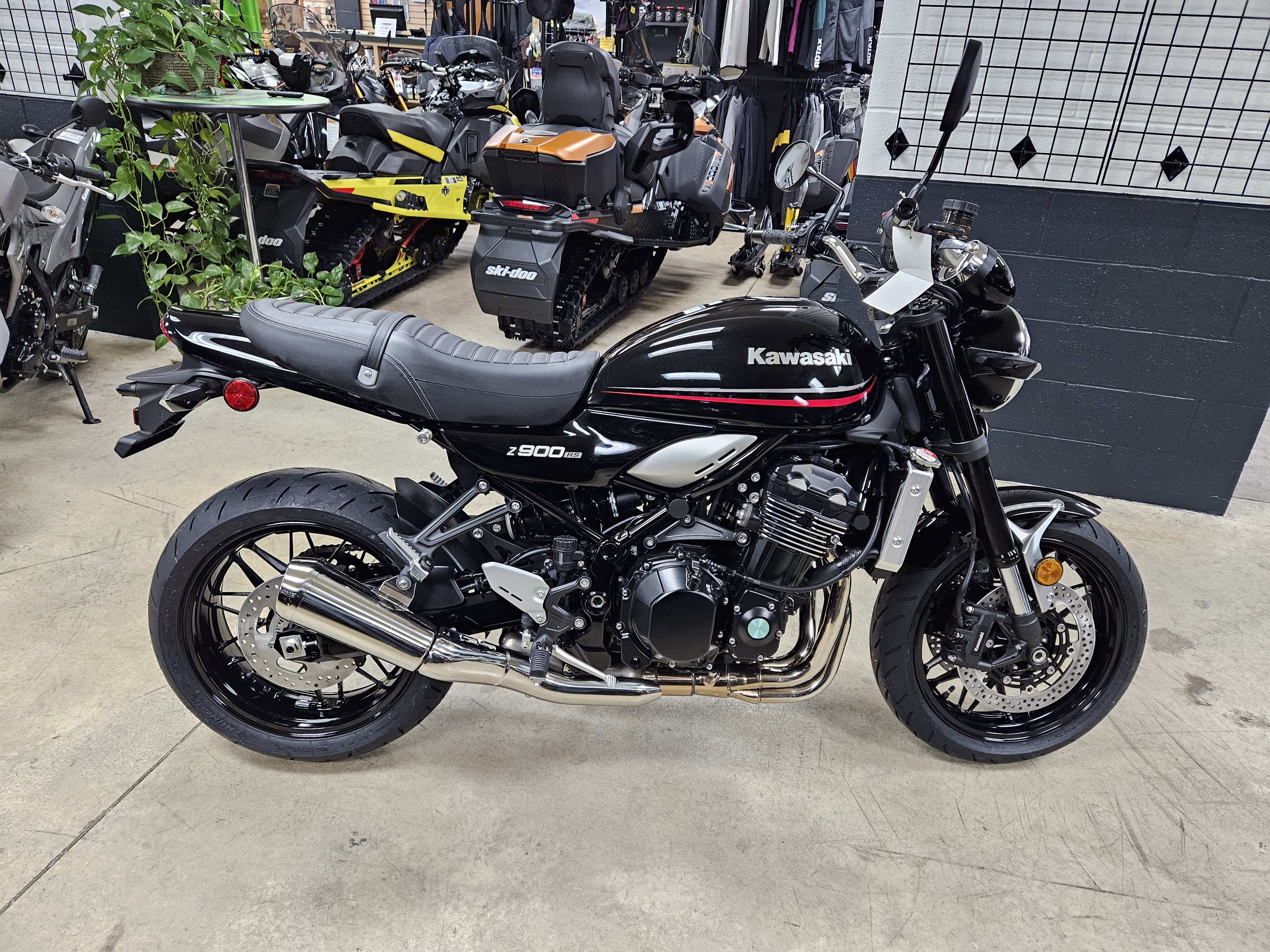 2024 Kawasaki Z900RS ABS - Photo 2