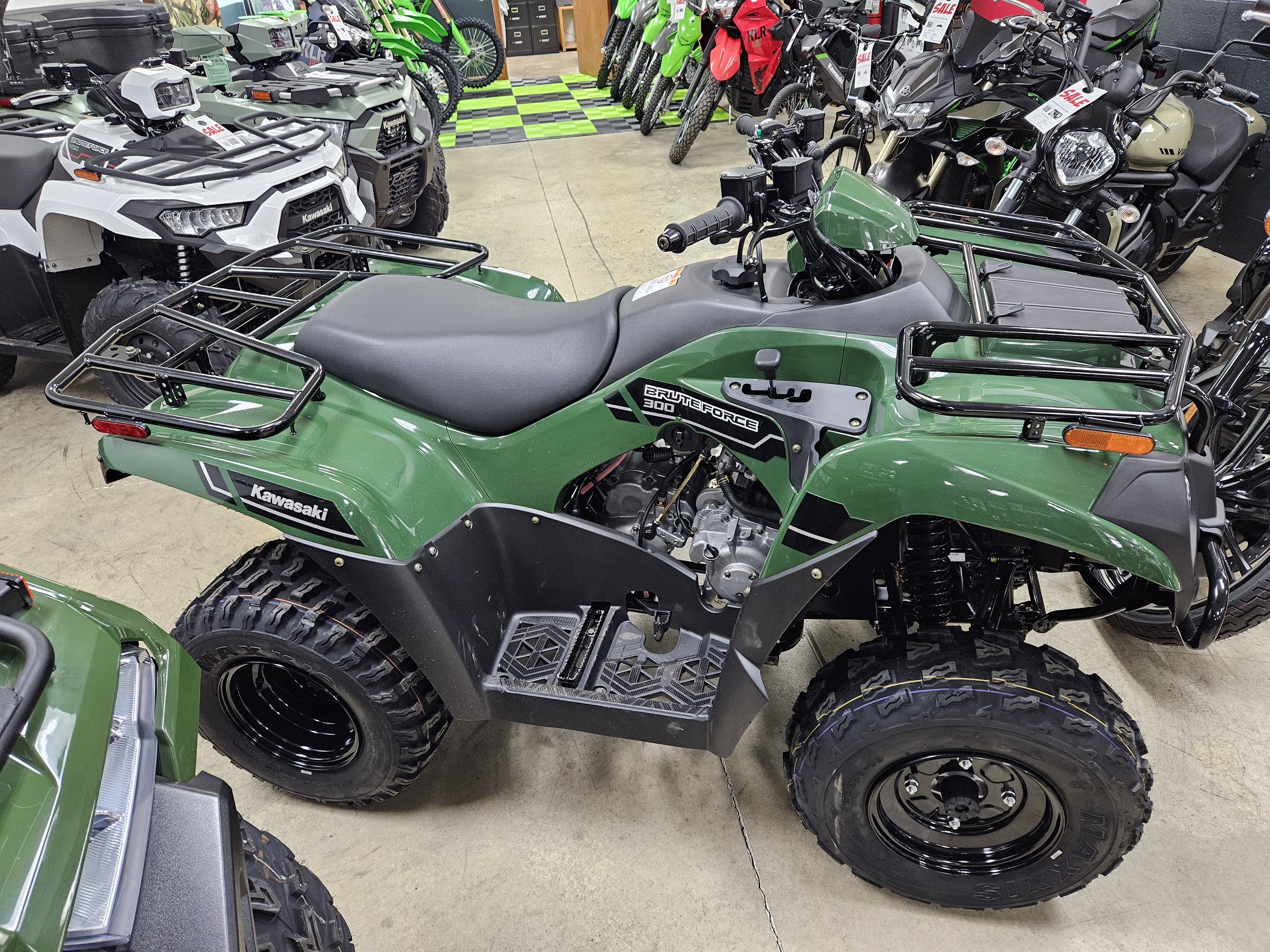 2025 Kawasaki BRUTE FORCE 300 - Photo 2