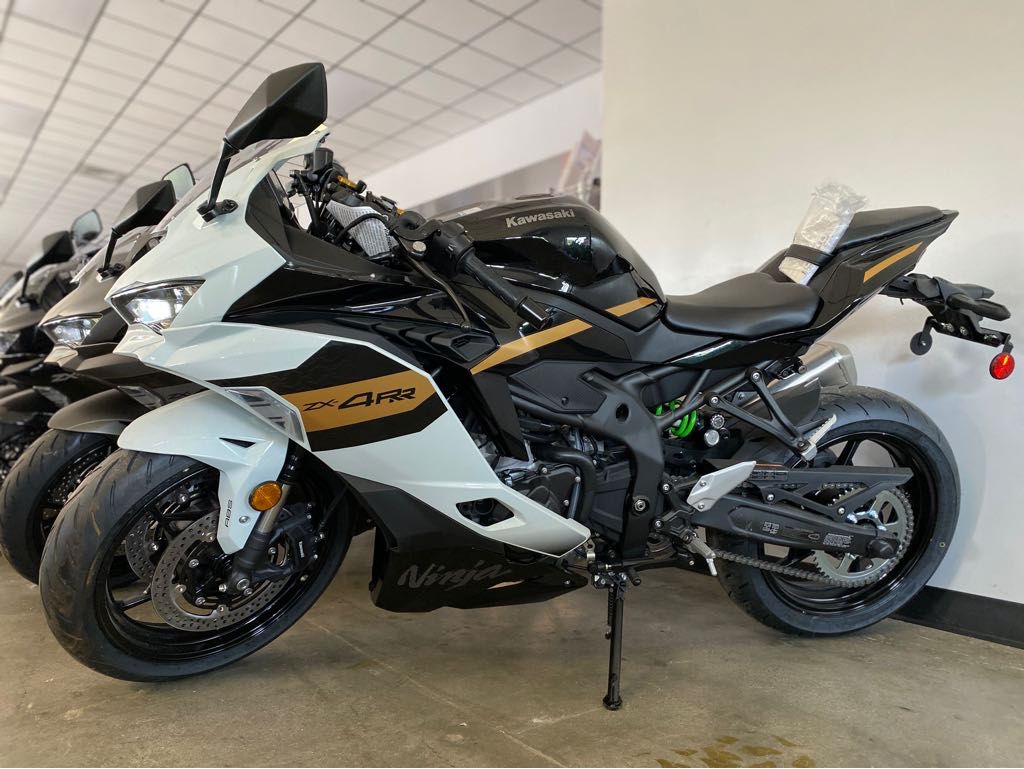 にーにー カワサキ（KAWASAKI）2023年 Ninja ZX-25R SE・マイナーチェンジの