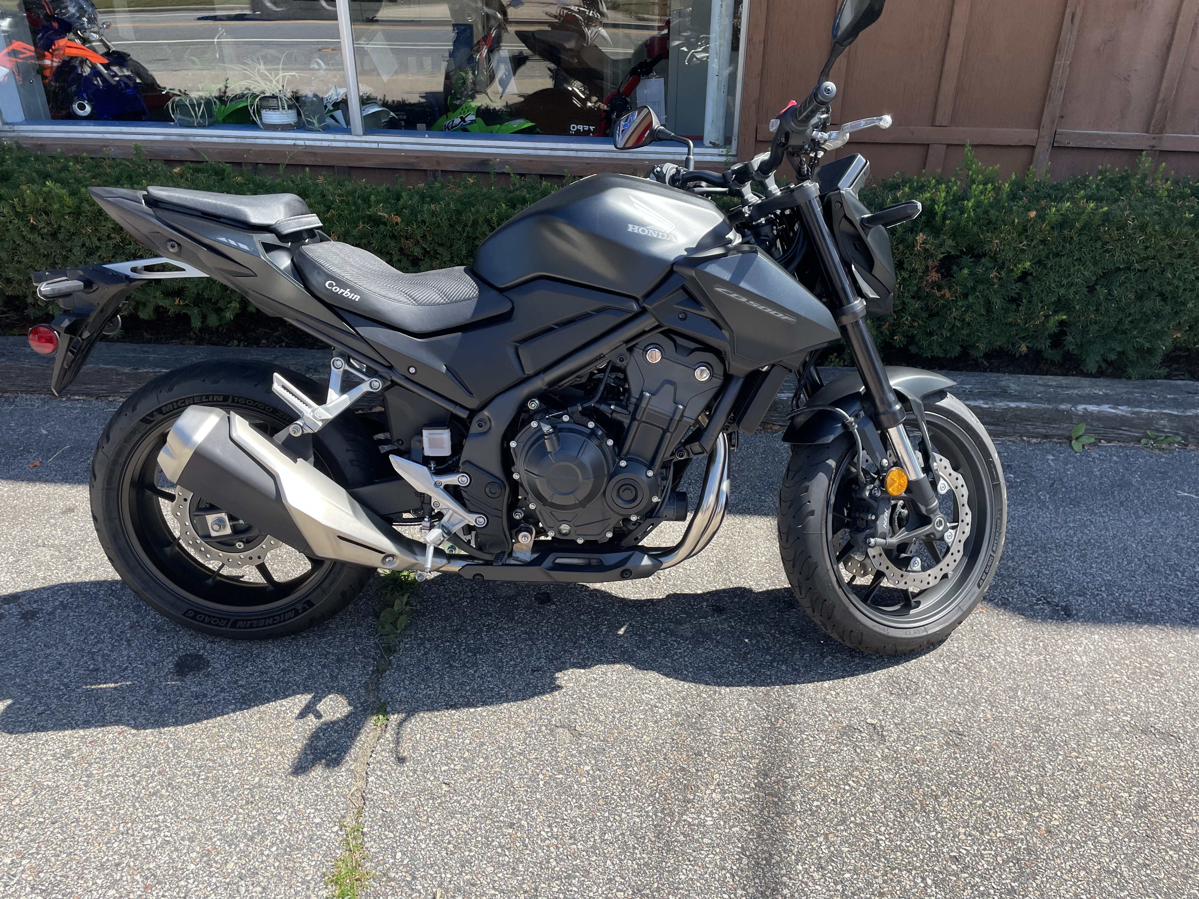 2025 Honda CB500F - Photo 2