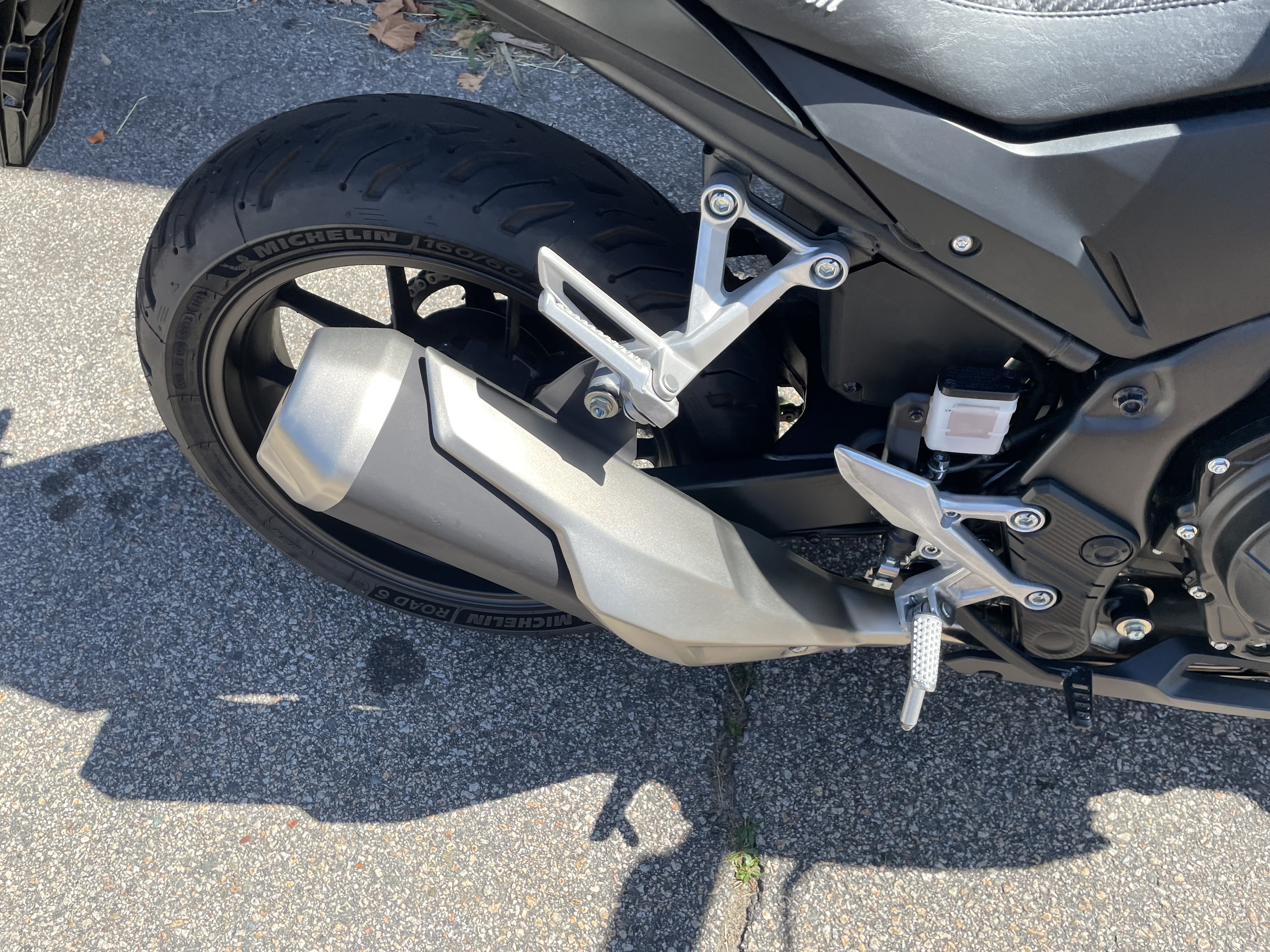 2025 Honda CB500F - Photo 4