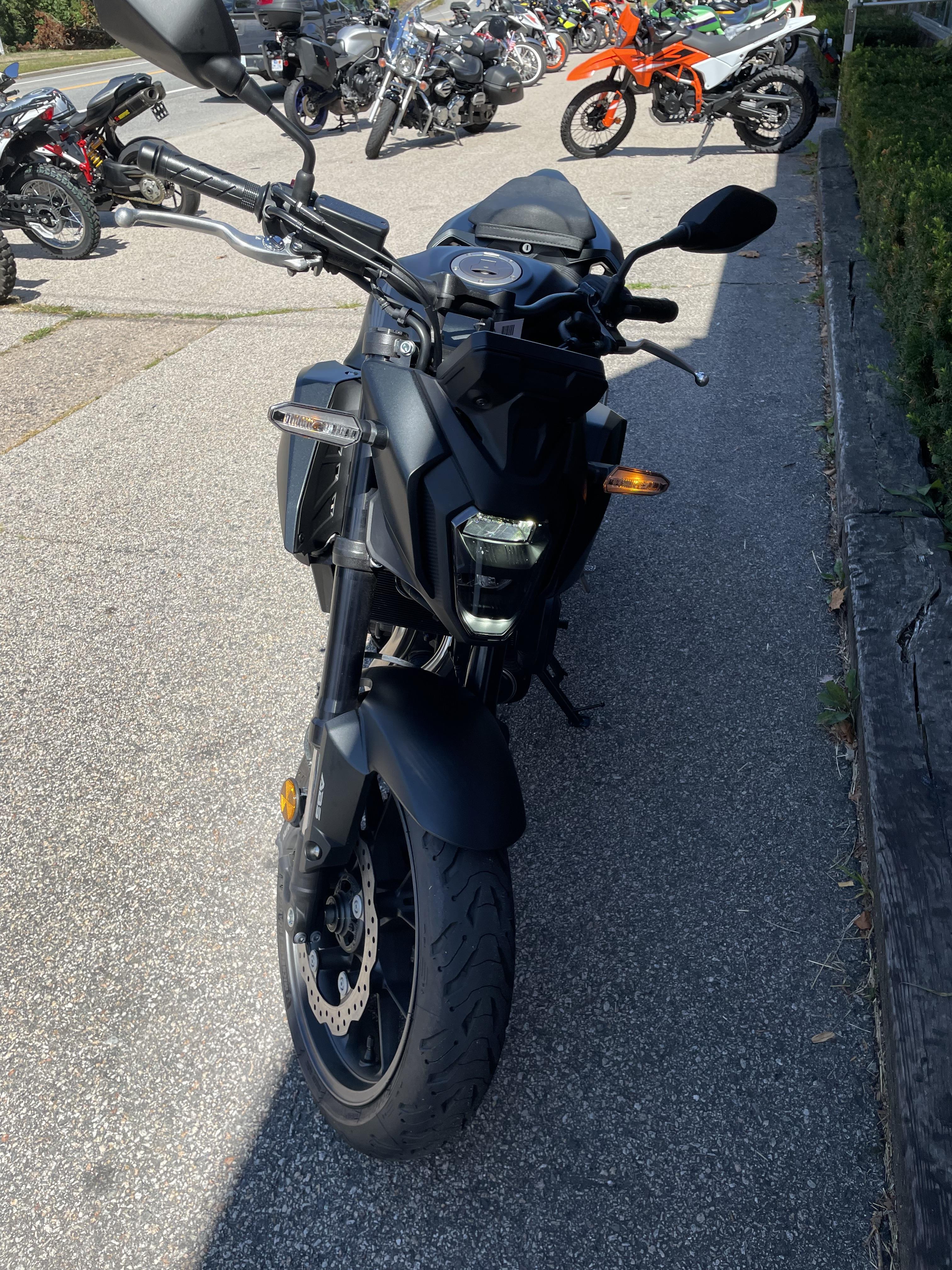 2025 Honda CB500F - Photo 9
