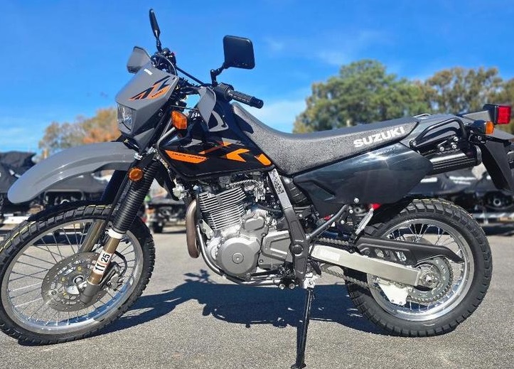 2025 Suzuki DR 650S (Plus Taxes and License) $400 Rebate until Dec 31st