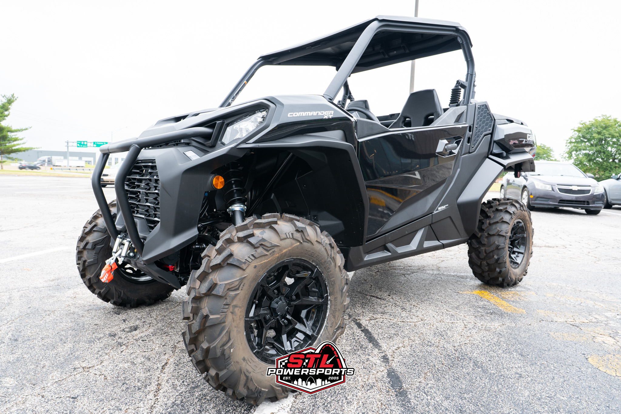 2025 Can-Am Commander XT 700 - Photo 3