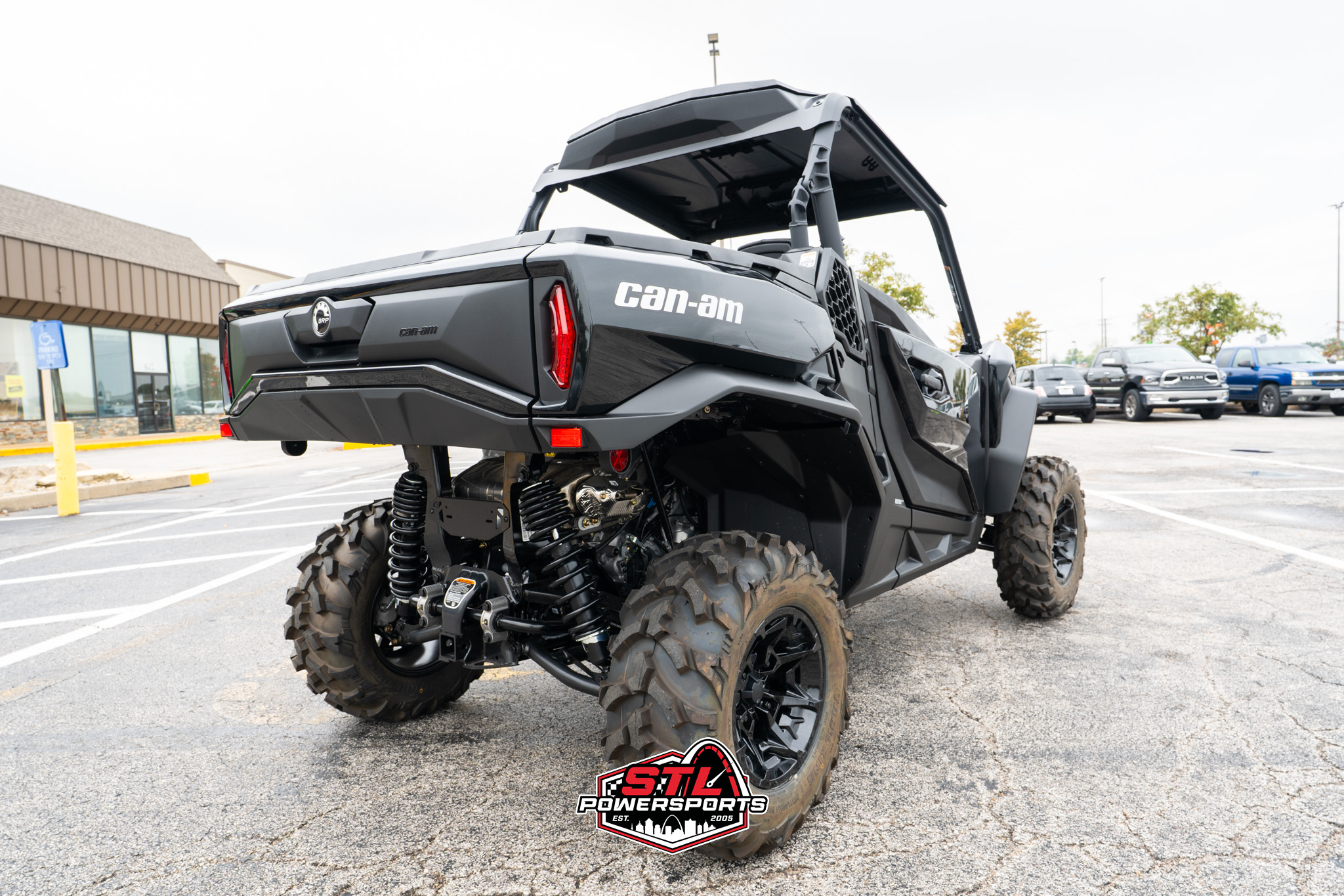 2025 Can-Am Commander XT 700 - Photo 6