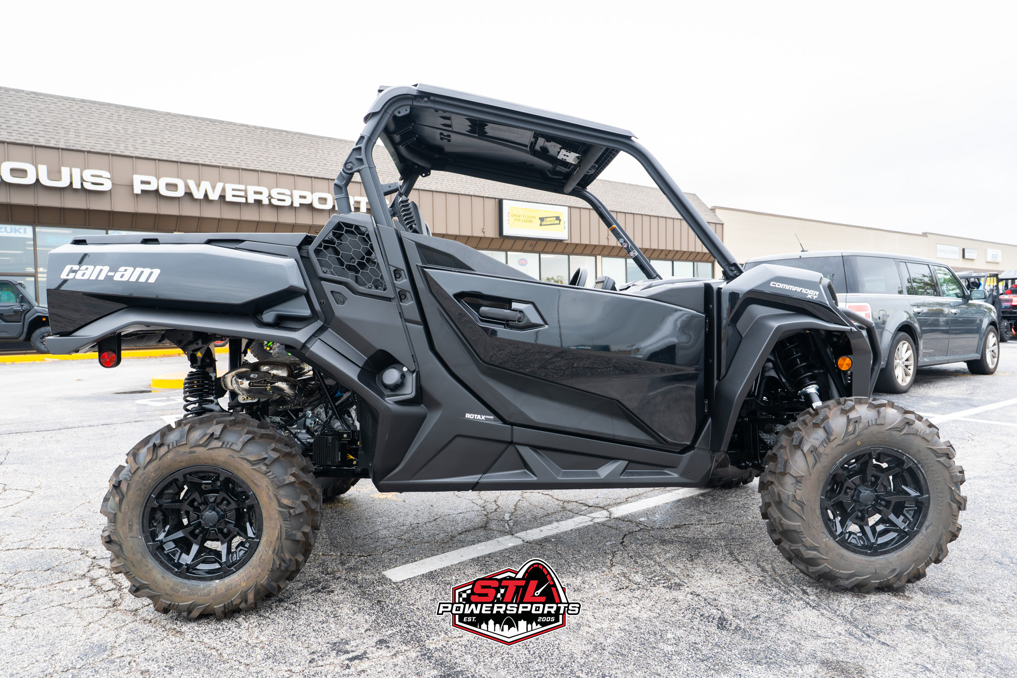 2025 Can-Am Commander XT 700 - Photo 7
