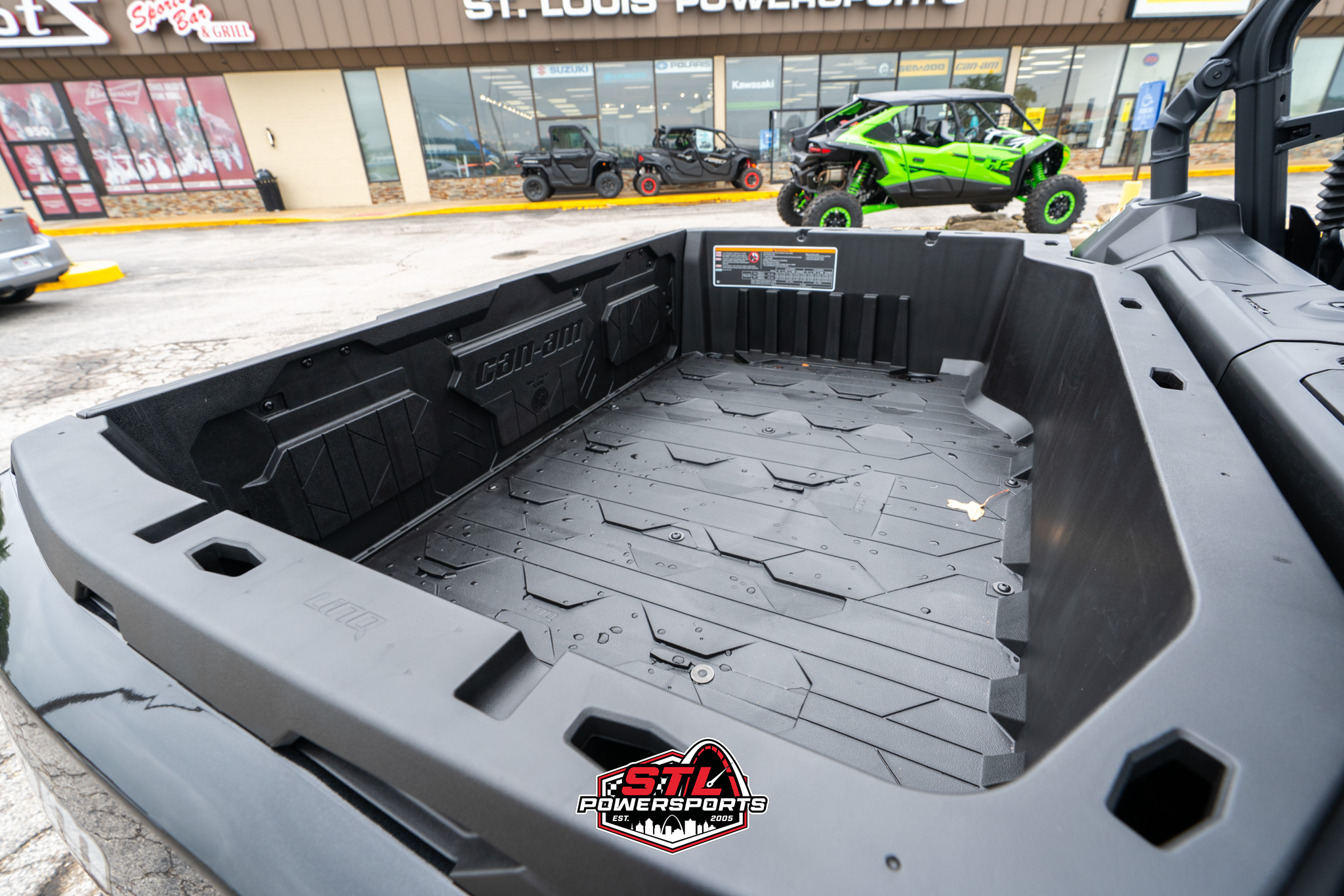 2025 Can-Am Commander XT 700 - Photo 8