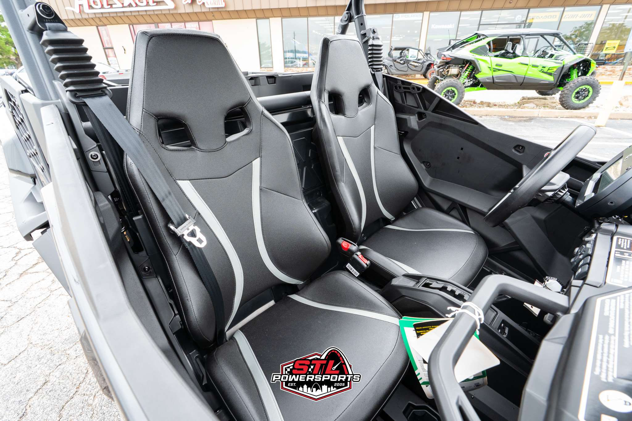 2025 Can-Am Commander XT 700 - Photo 9