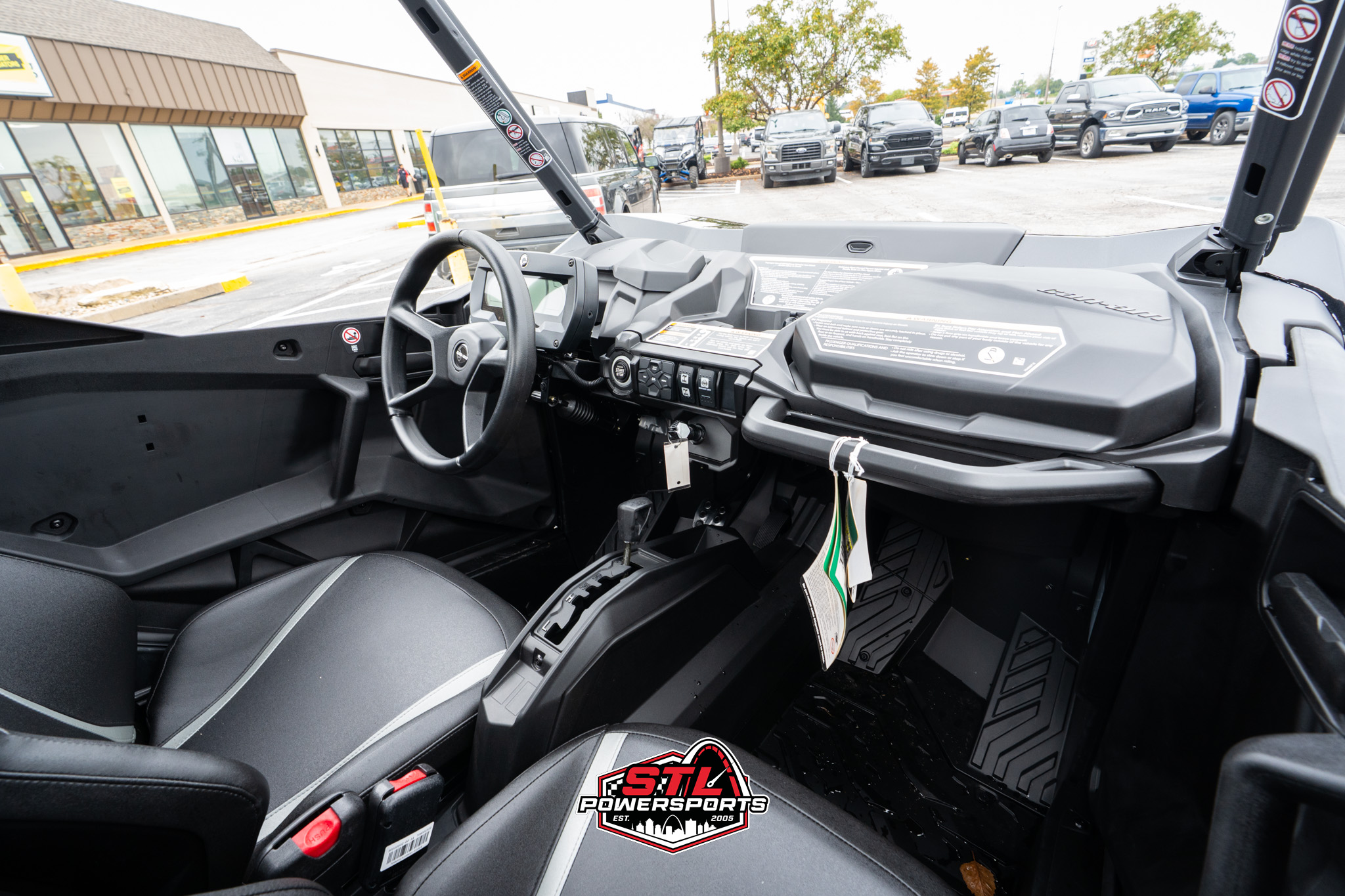 2025 Can-Am Commander XT 700 - Photo 10