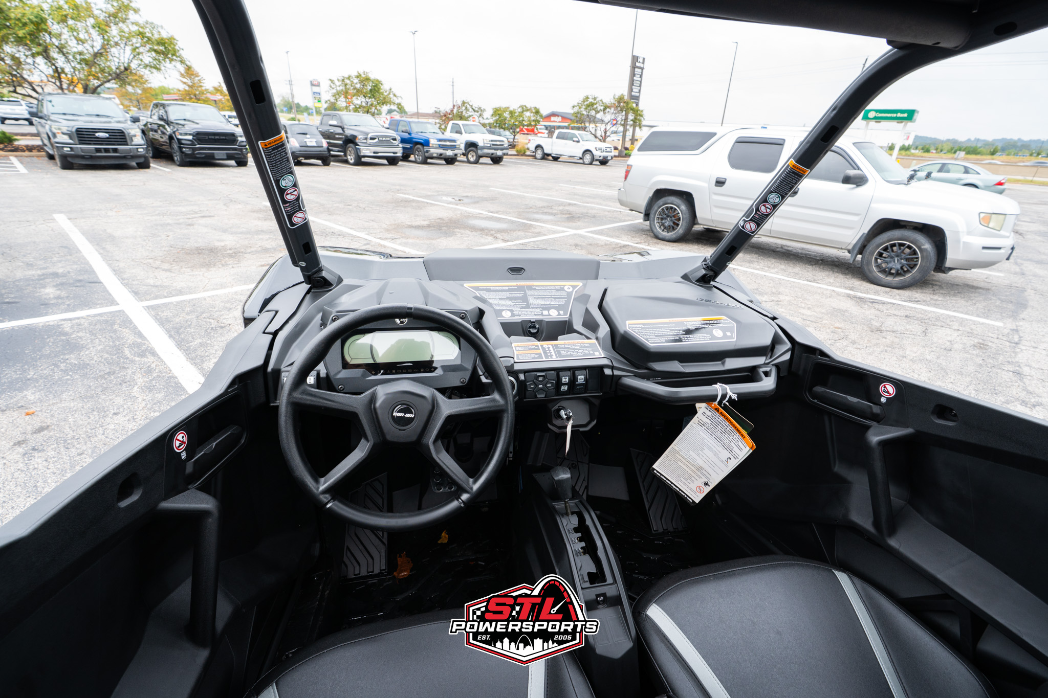 2025 Can-Am Commander XT 700 - Photo 16