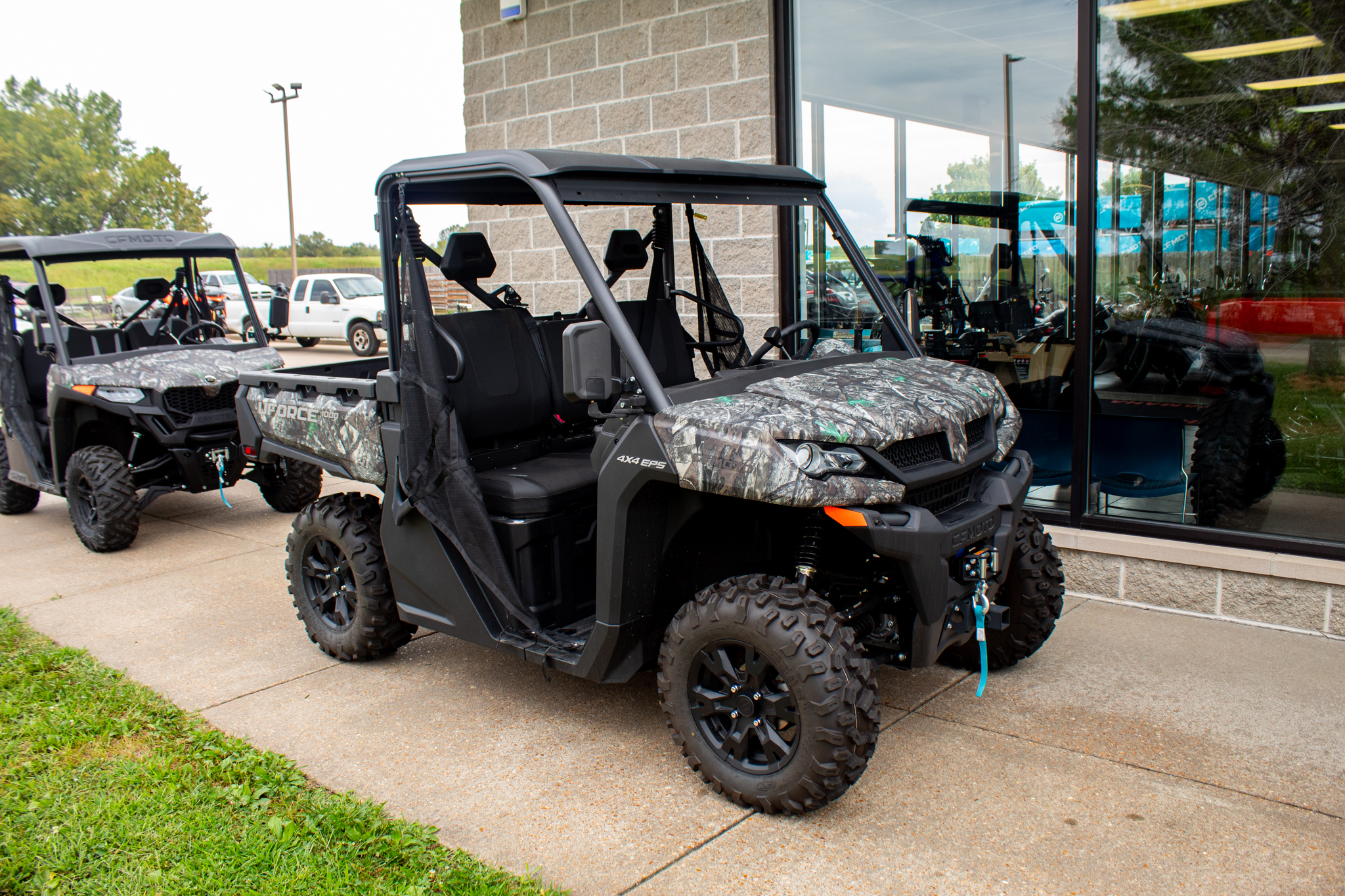 2025 CFMOTO UFORCE 1000 - Photo 2