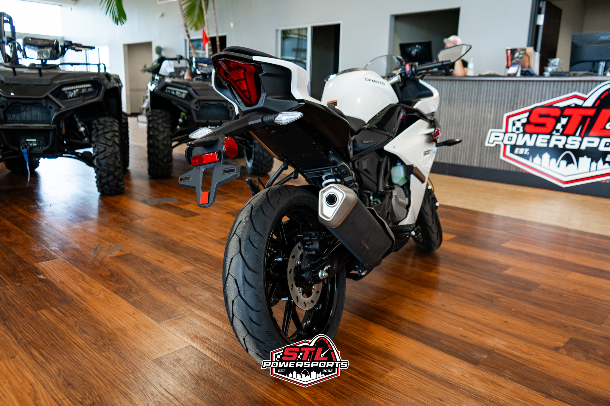 2025 CFMOTO 300SS - Photo 3