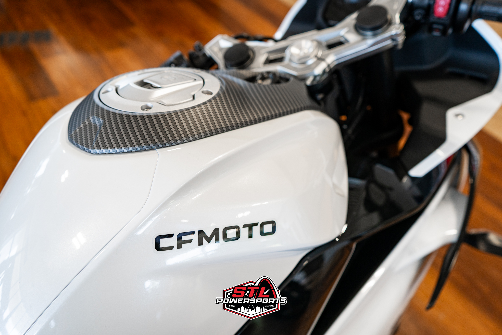 2025 CFMOTO 300SS - Photo 7