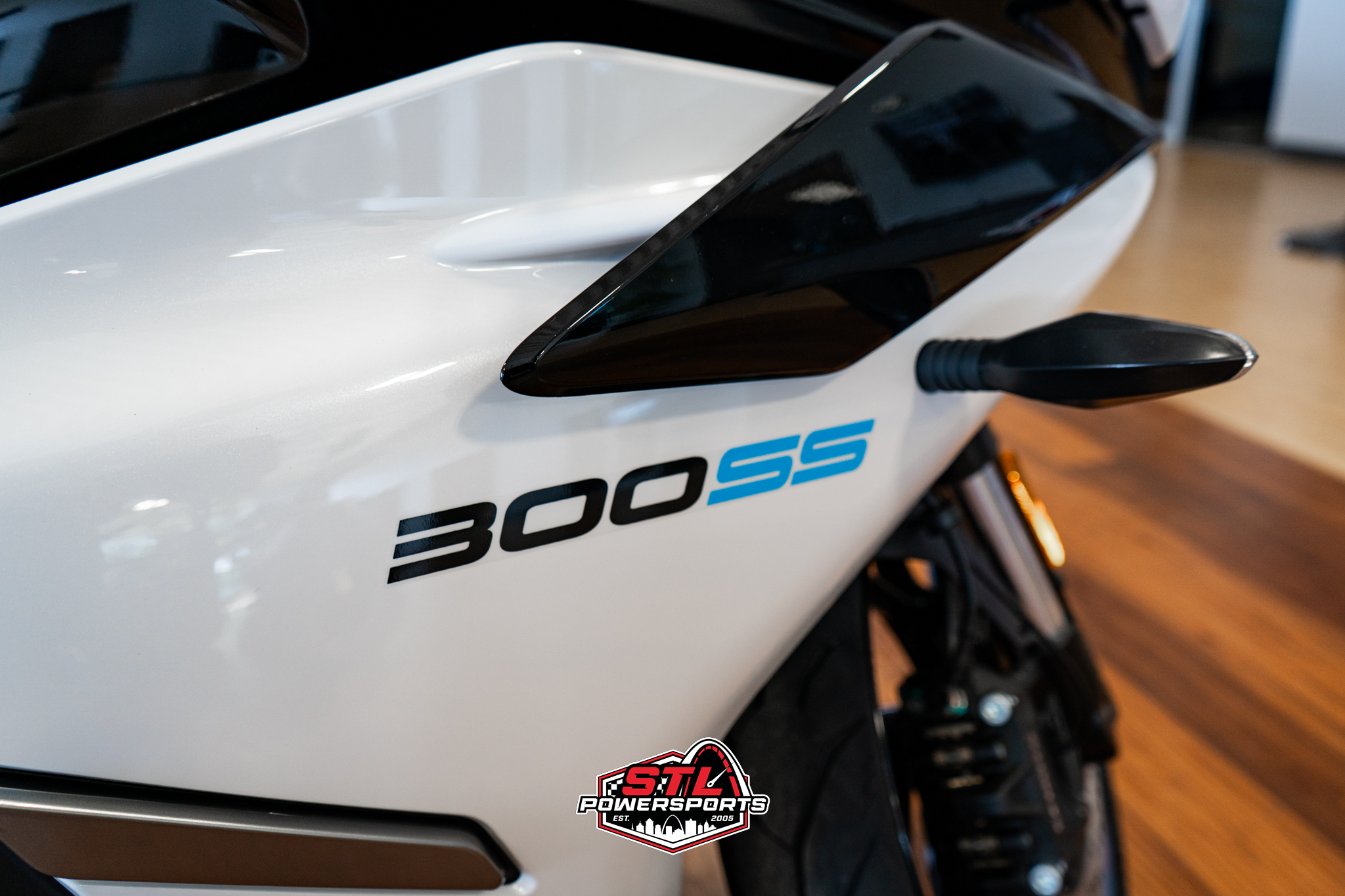 2025 CFMOTO 300SS - Photo 8