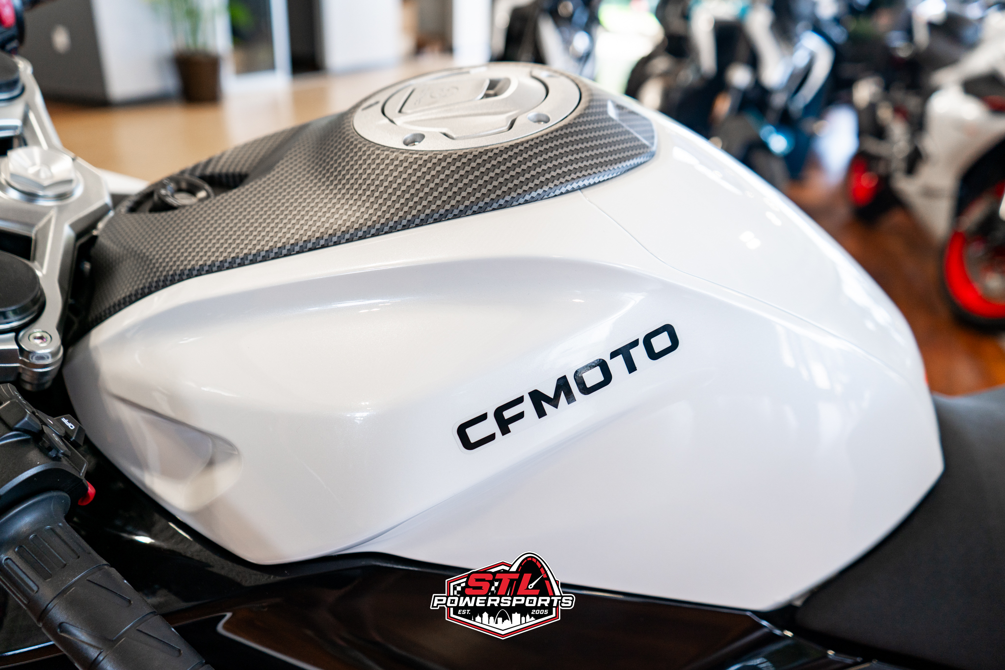 2025 CFMOTO 300SS - Photo 12
