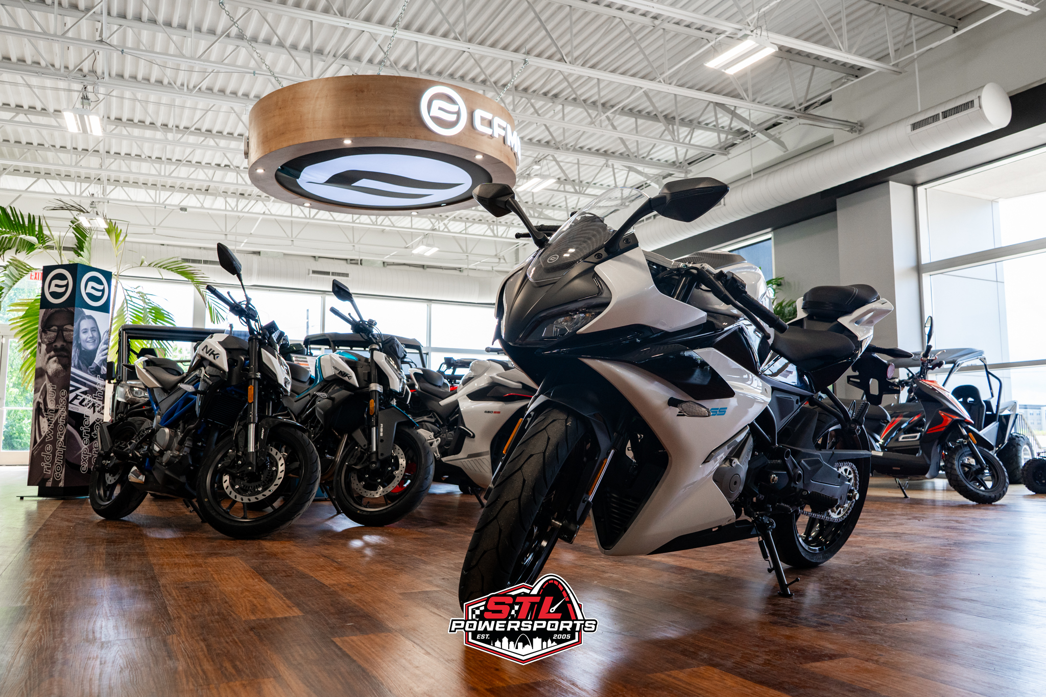 2025 CFMOTO 300SS - Photo 15