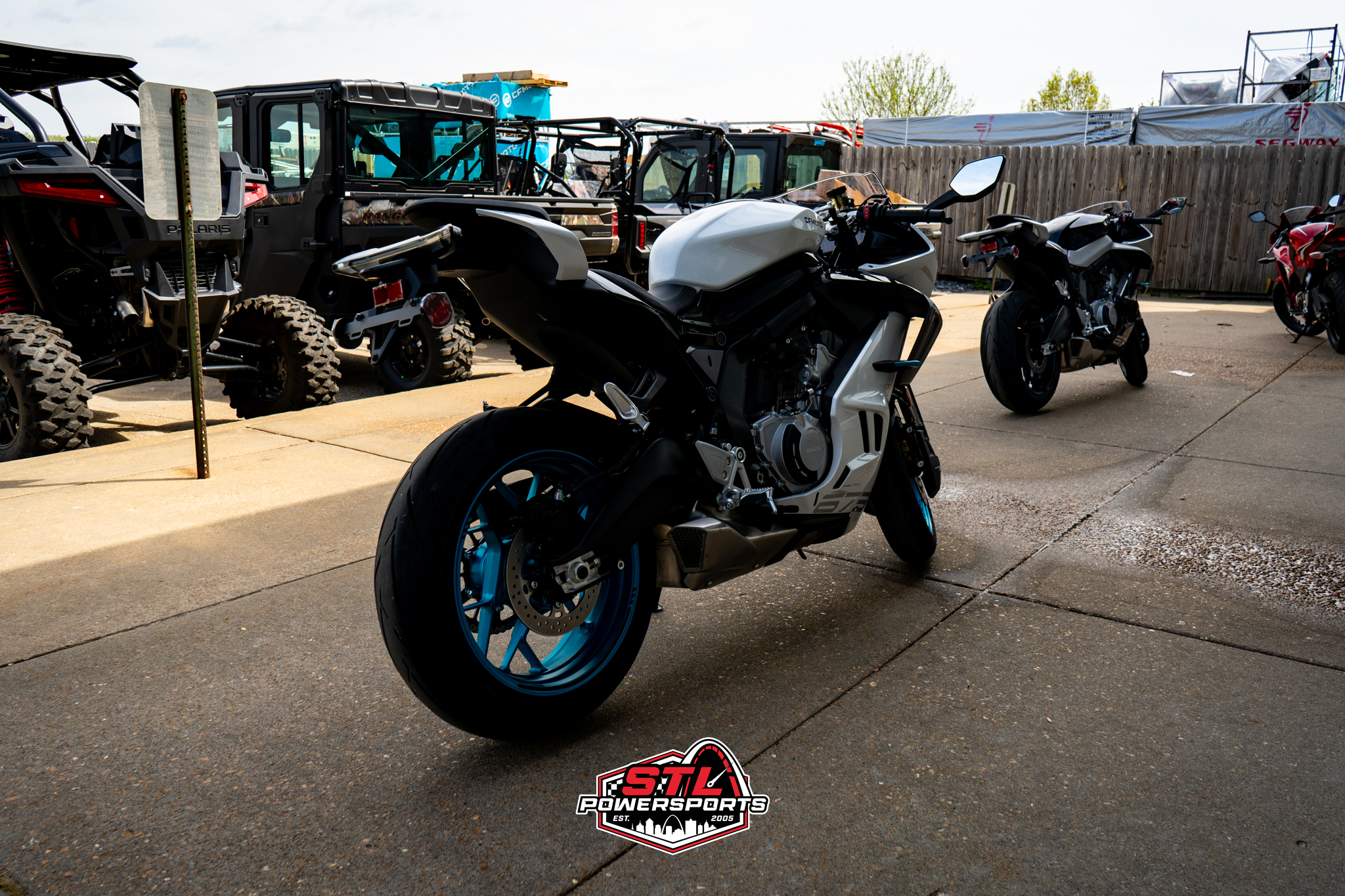 2025 CFMOTO 675SS - Photo 4