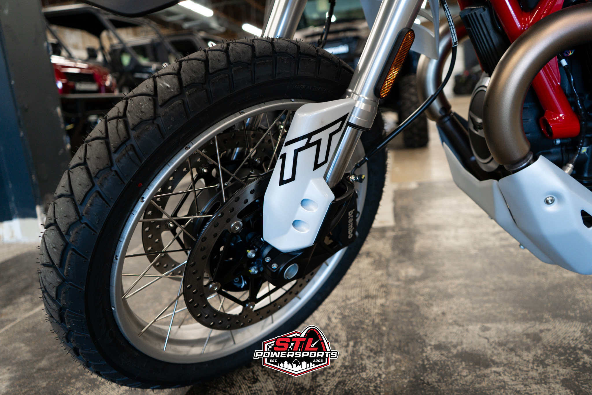 2025 Moto Guzzi V85 TT - Photo 8