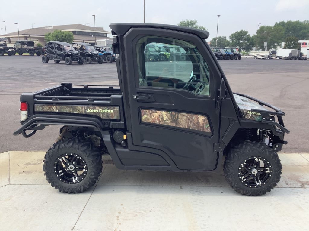 2021 John Deere XUV835R with Deluxe Cab