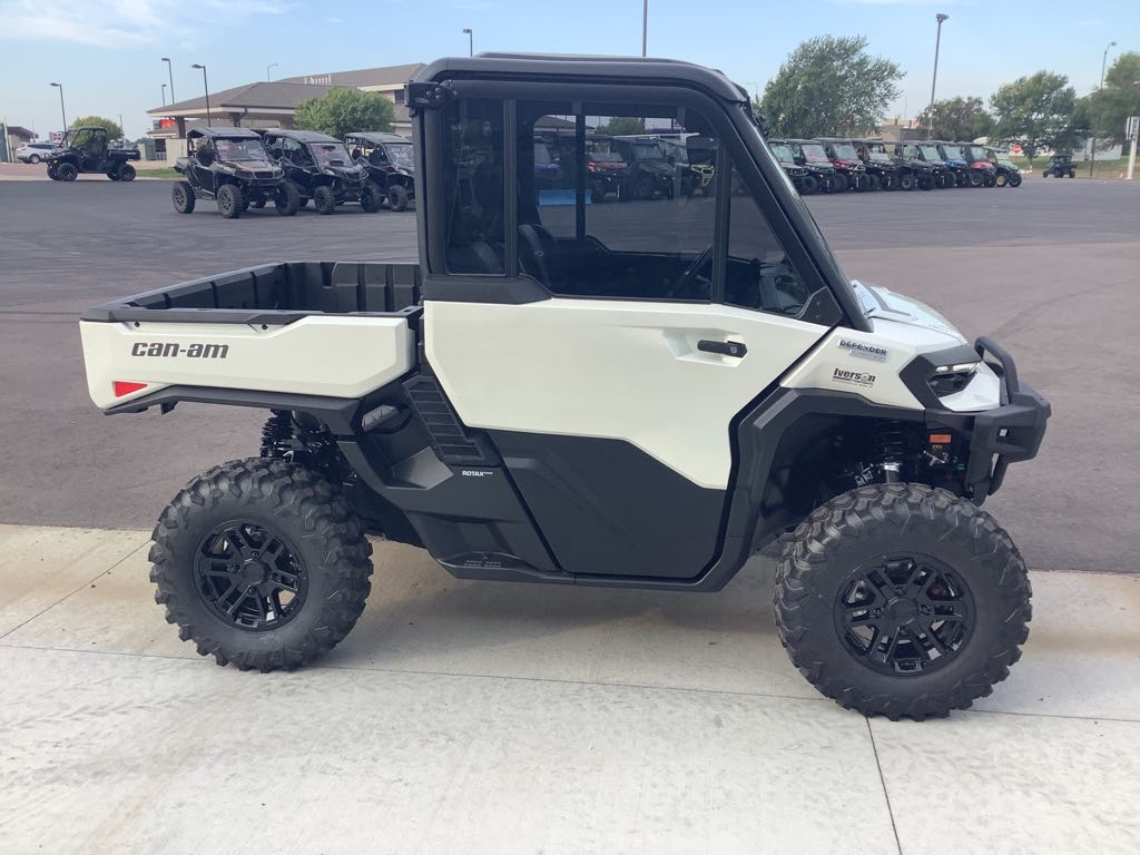 2026 Can-Am Defender Limited HD11