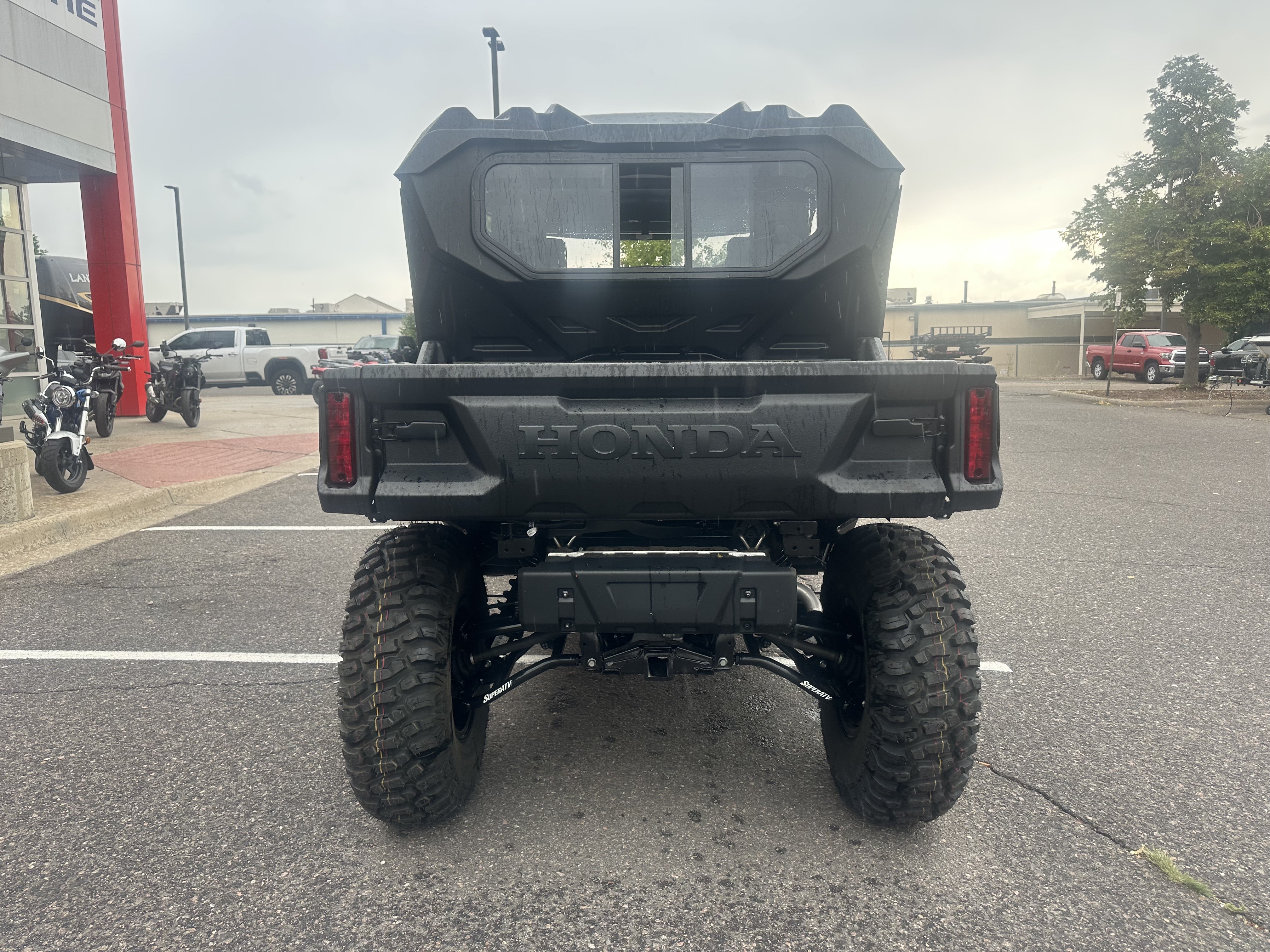 2025 Honda Pioneer 1000-6 Crew Deluxe - Photo 3