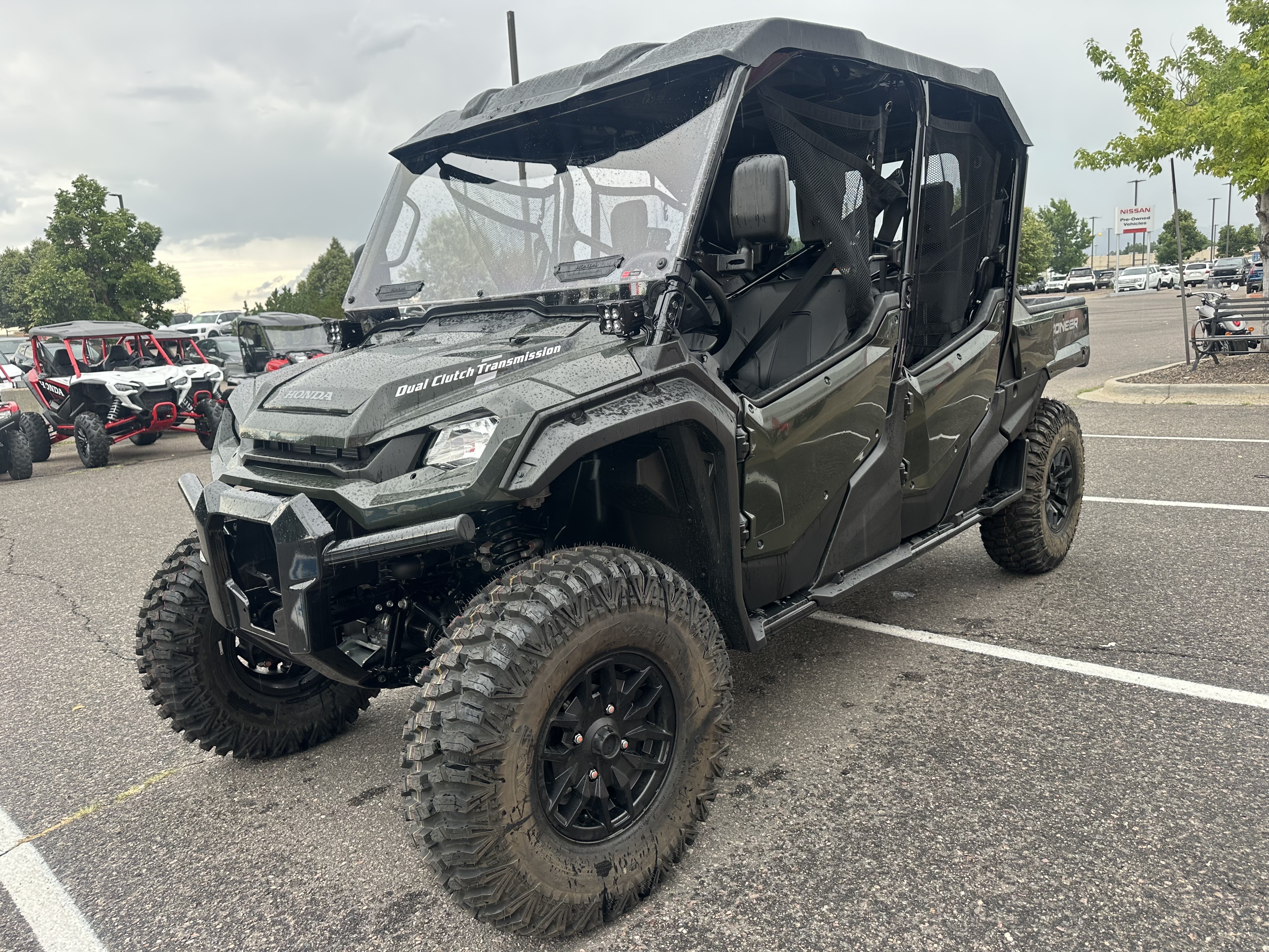 2025 Honda Pioneer 1000-6 Crew Deluxe - Photo 6