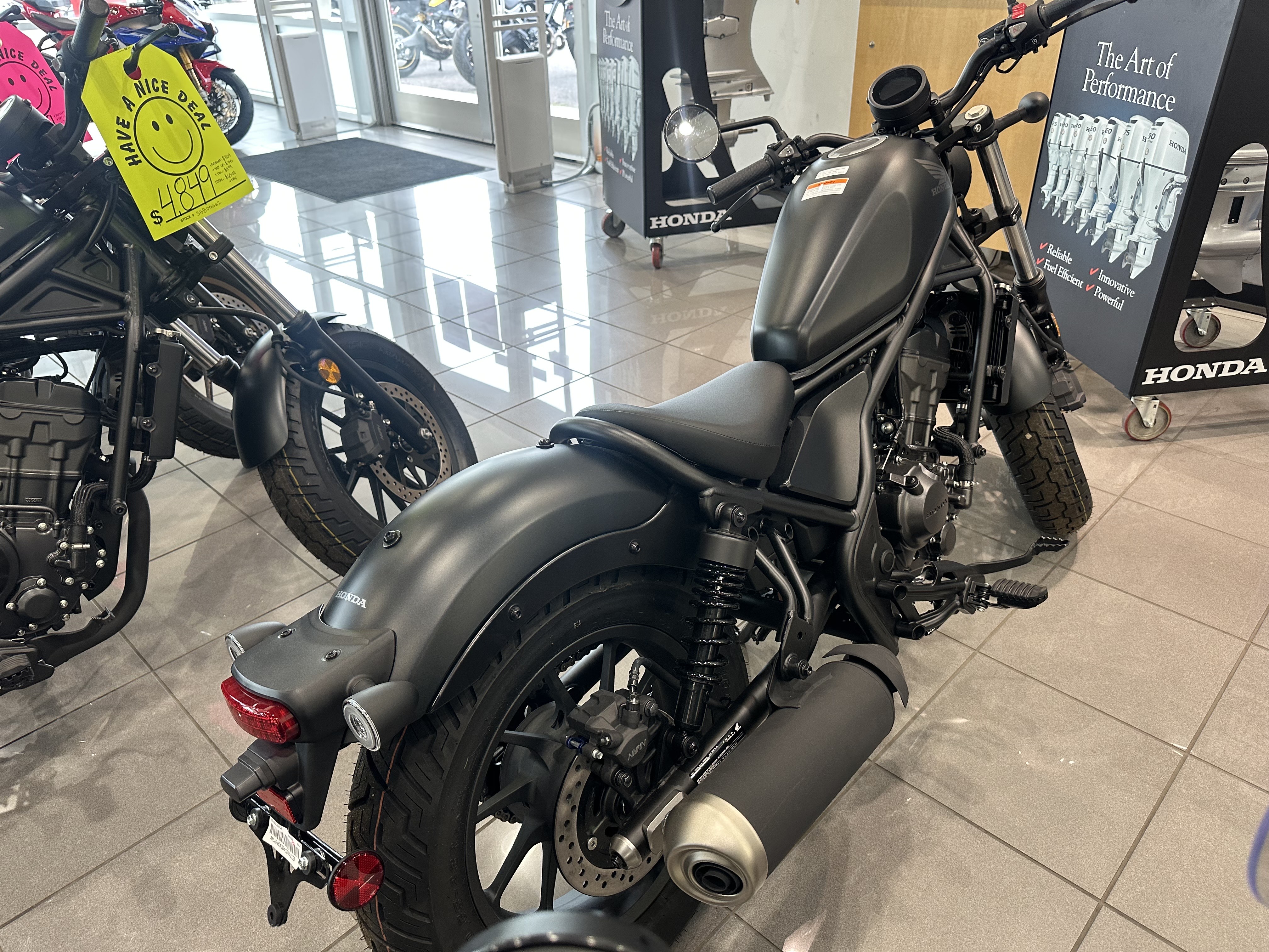2025 Honda REBEL 300 - Photo 2