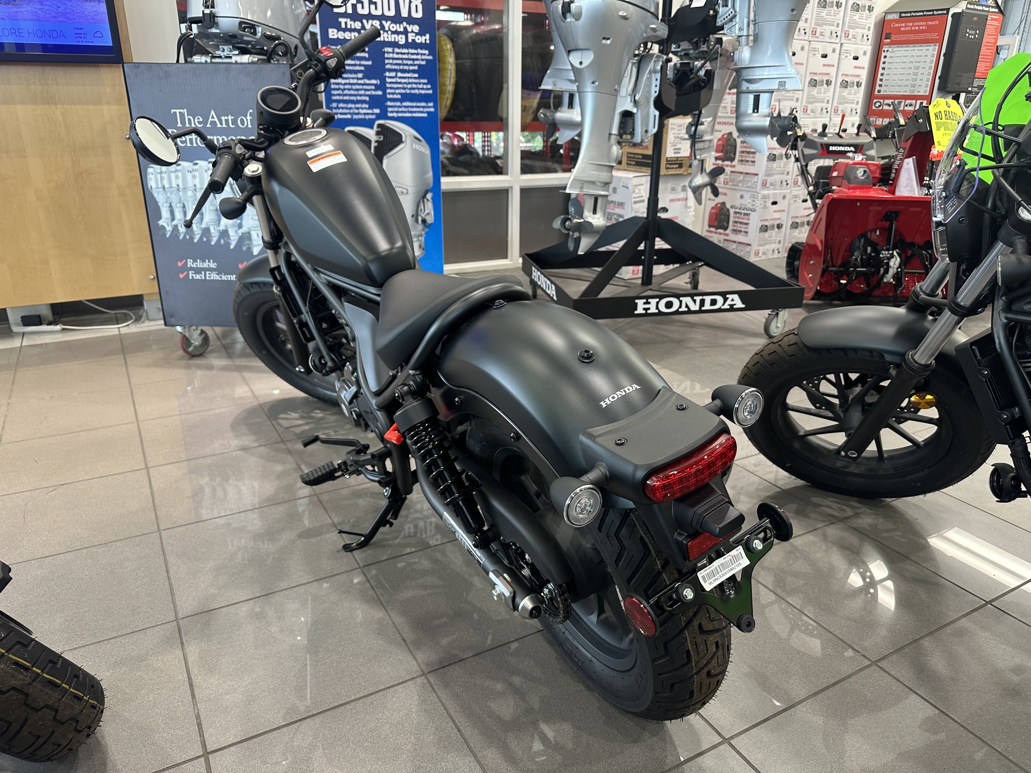 2025 Honda REBEL 300 - Photo 4