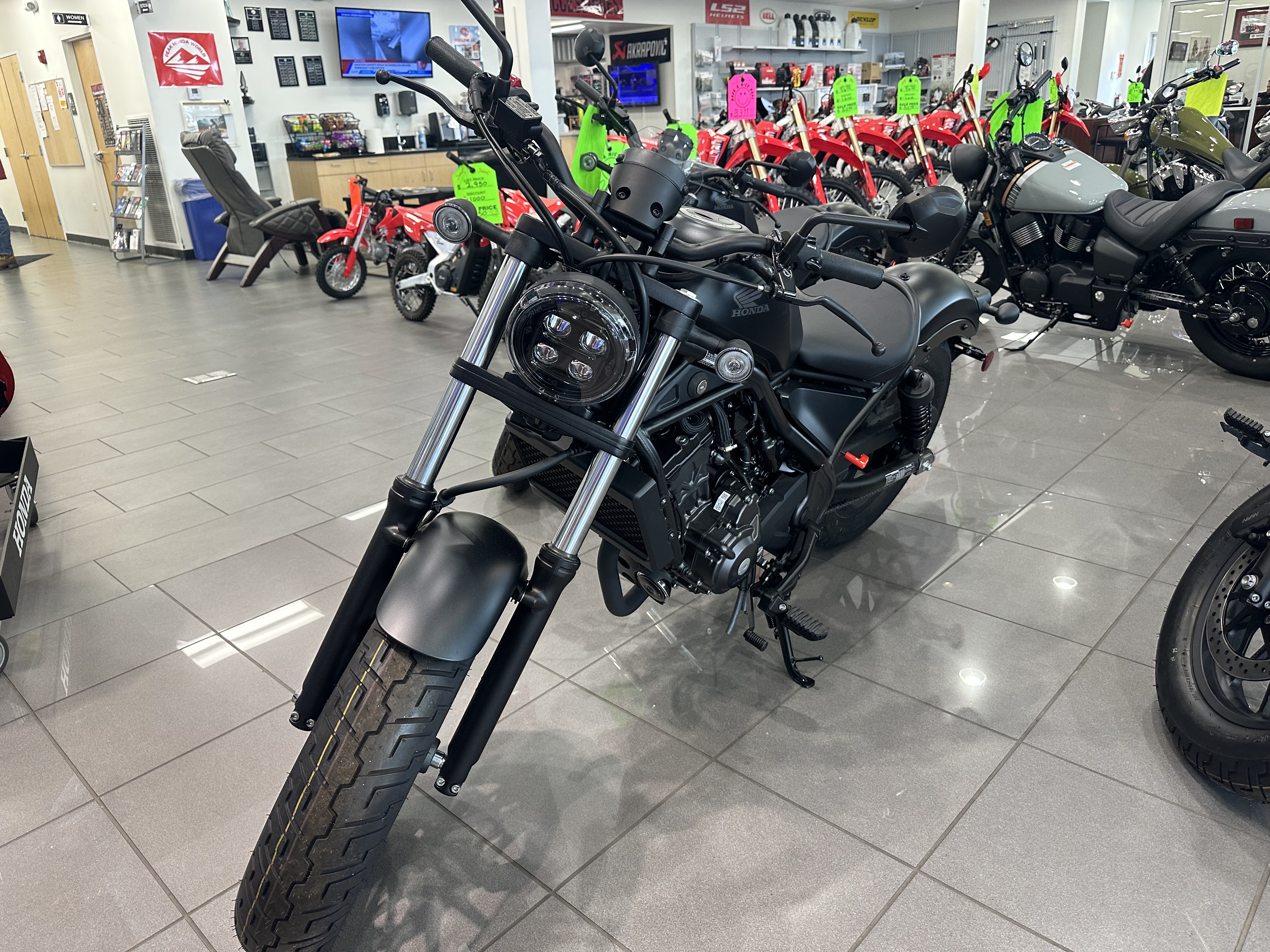 2025 Honda REBEL 300 - Photo 6