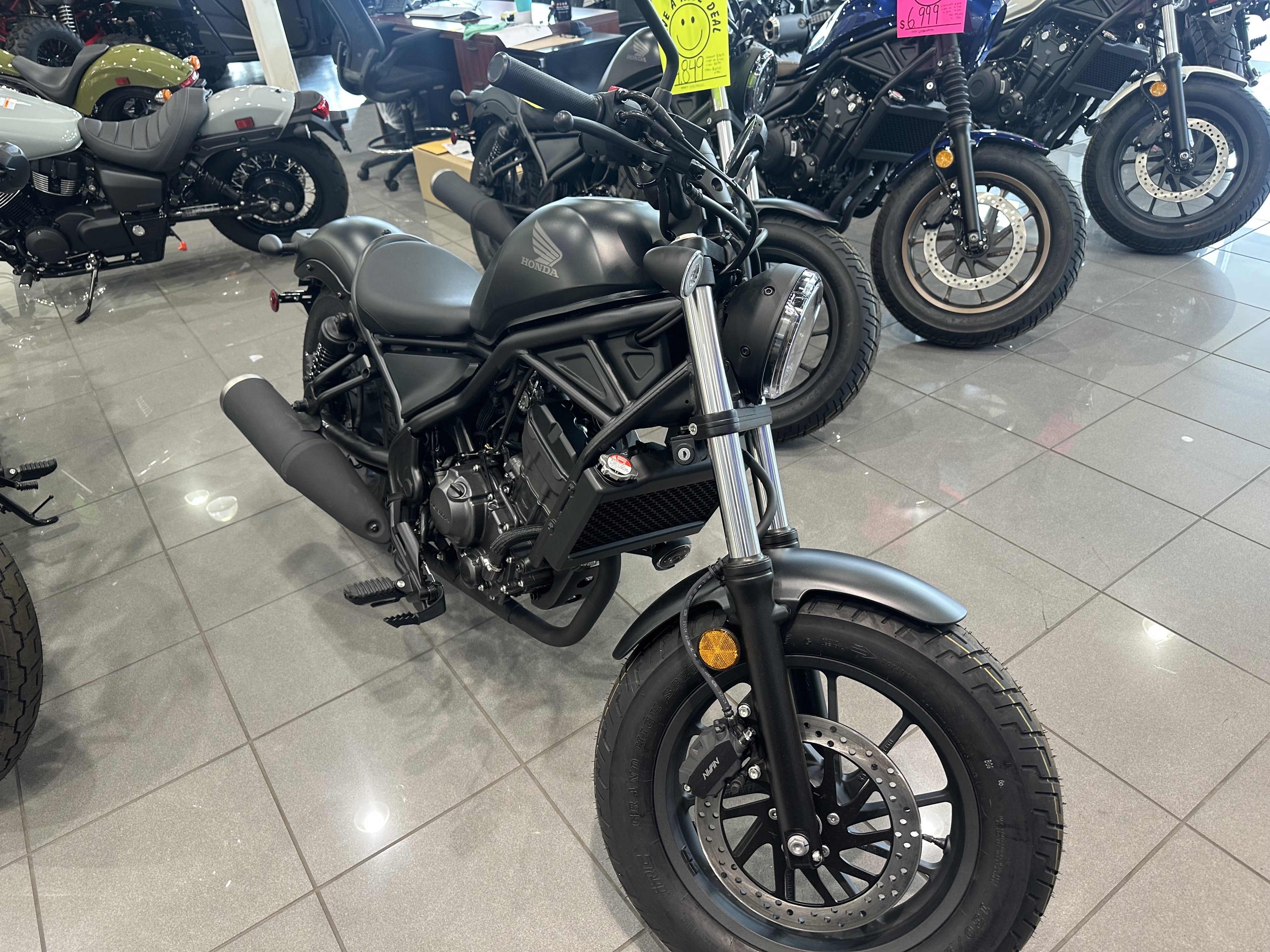 2025 Honda REBEL 300 - Photo 8