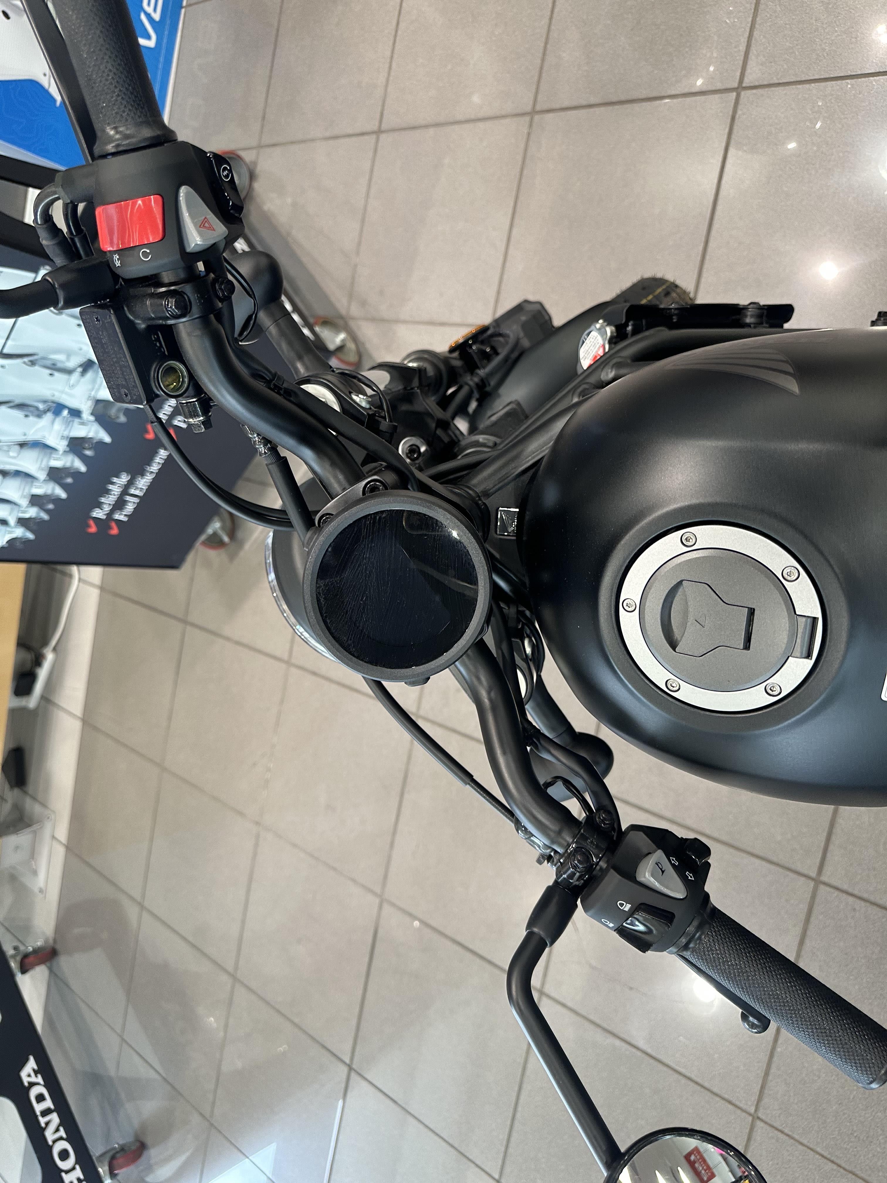 2025 Honda REBEL 300 - Photo 9