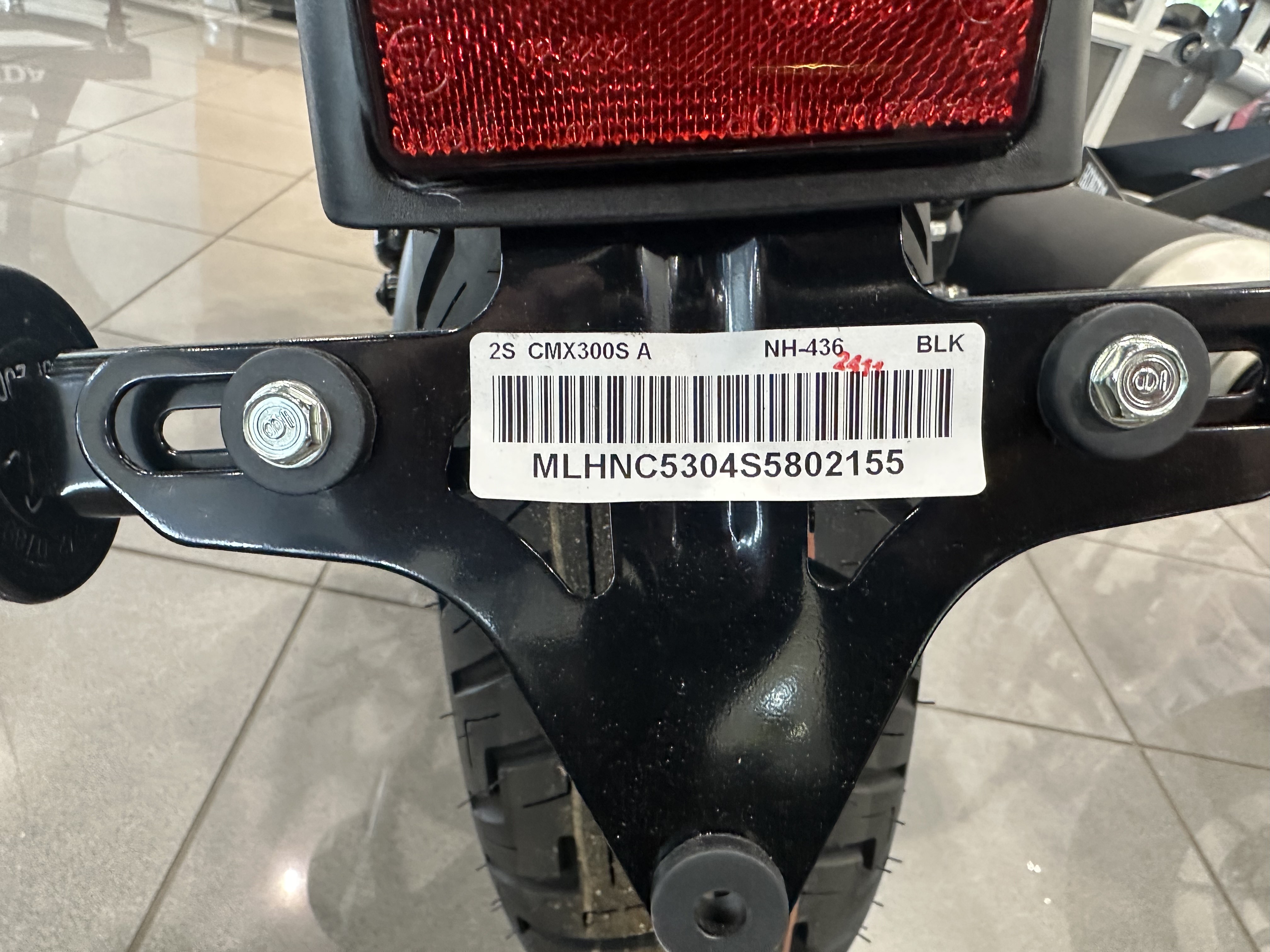 2025 Honda REBEL 300 - Photo 10