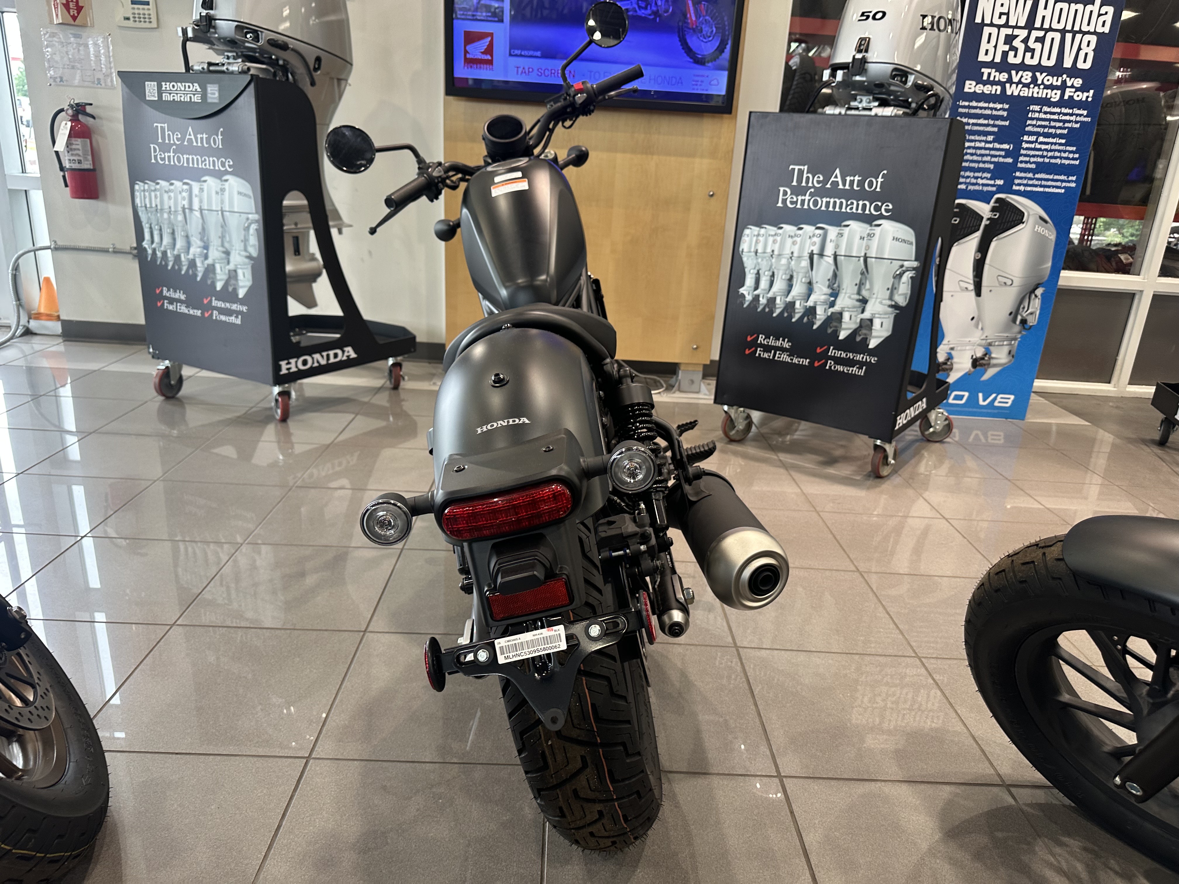 2025 Honda REBEL 300 - Photo 3