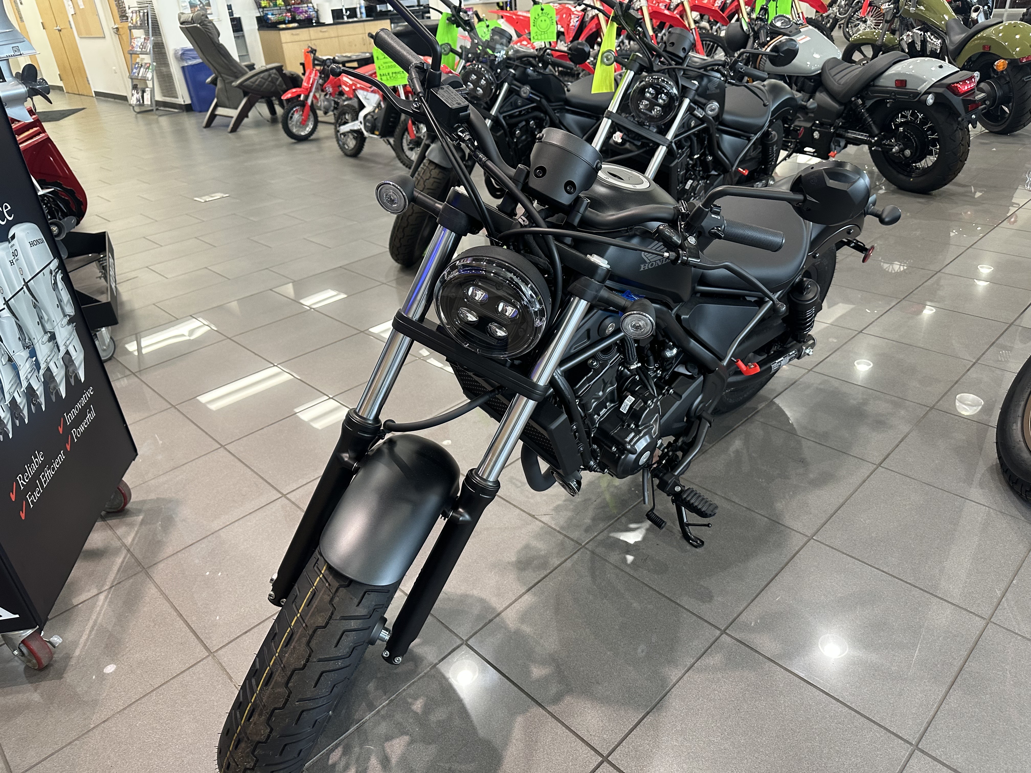2025 Honda REBEL 300 - Photo 6