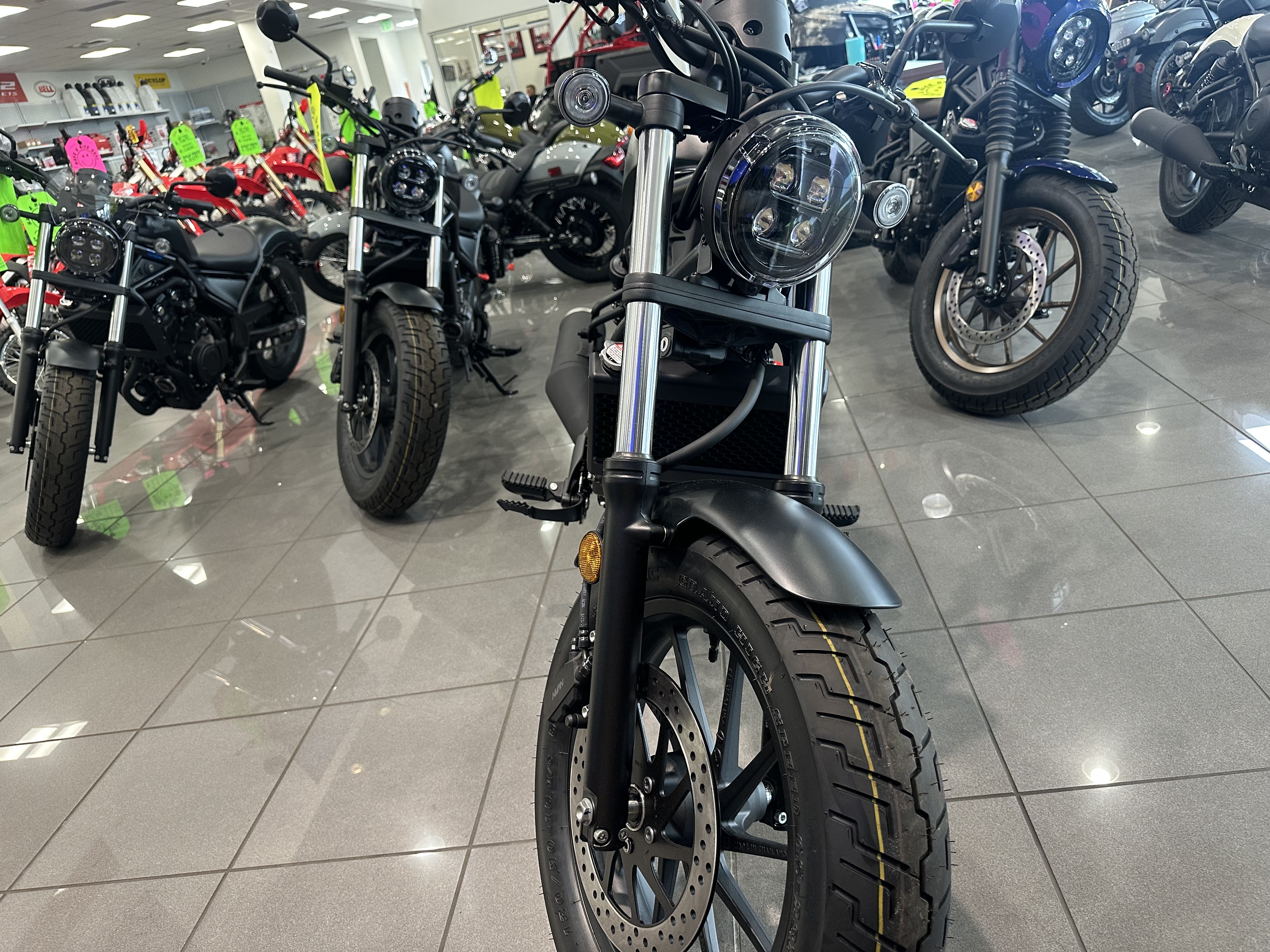 2025 Honda REBEL 300 - Photo 7